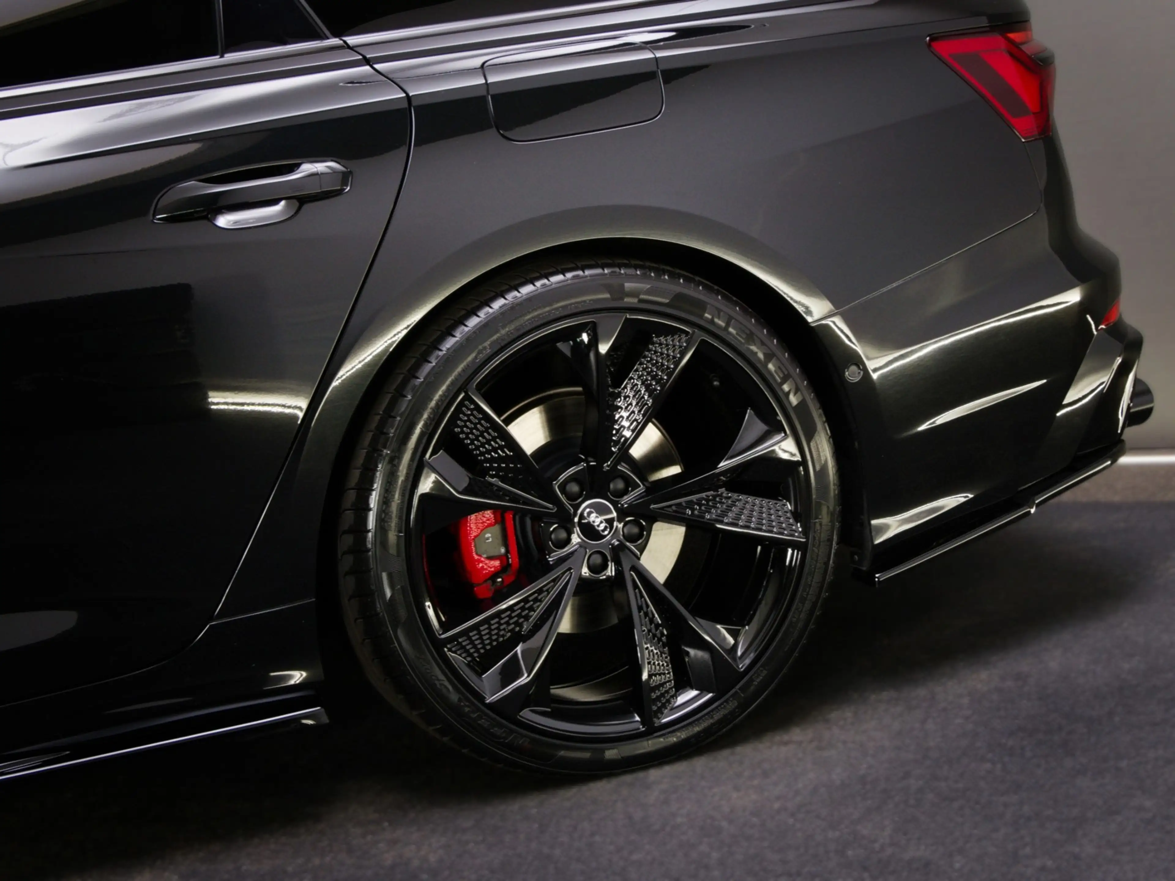 Audi A6 Avant 55 TFSI e quattro Competition S-Line Edition — photo 19