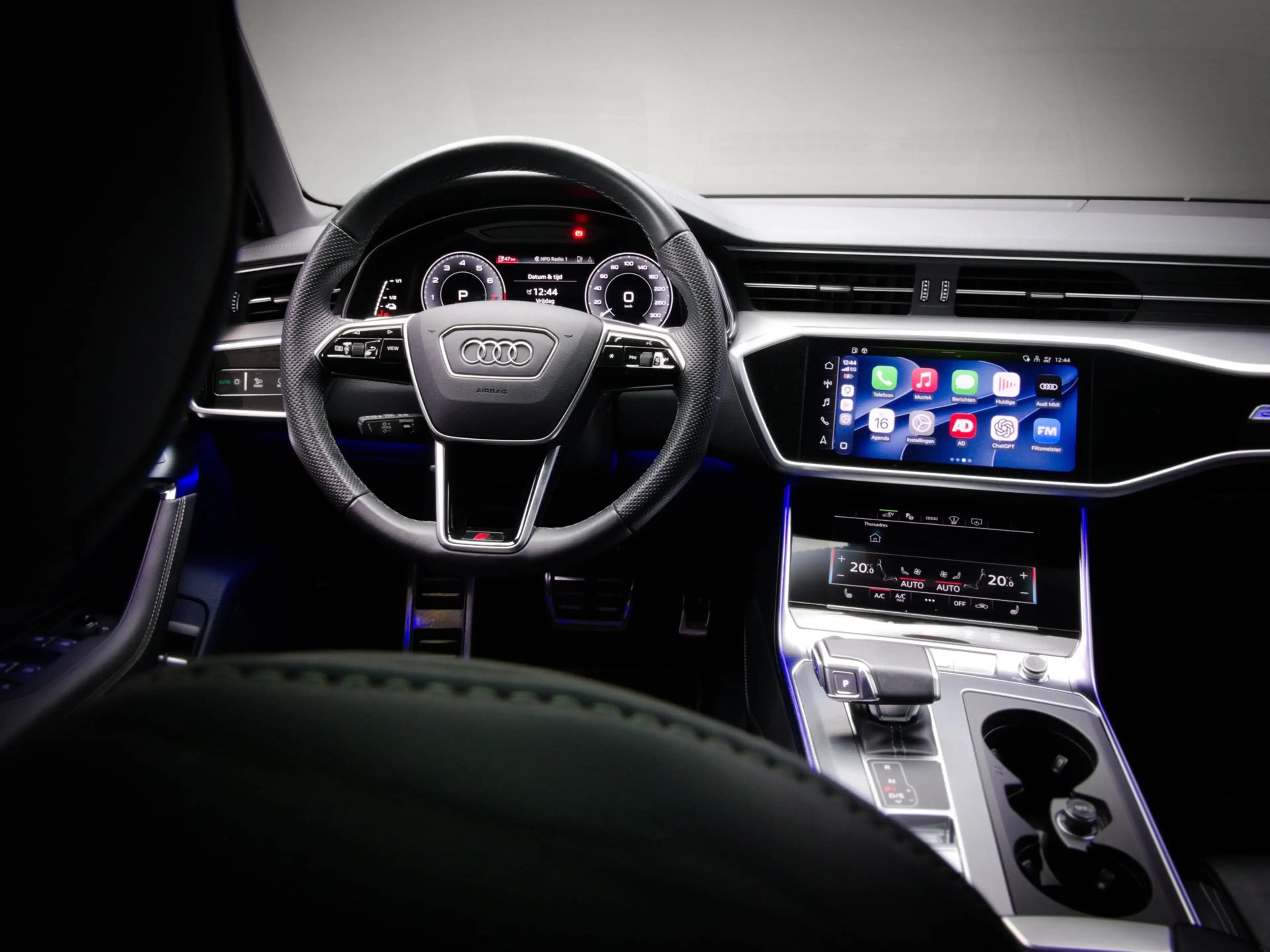 Audi A6 Avant 55 TFSI e quattro Competition S-Line Edition — photo 21