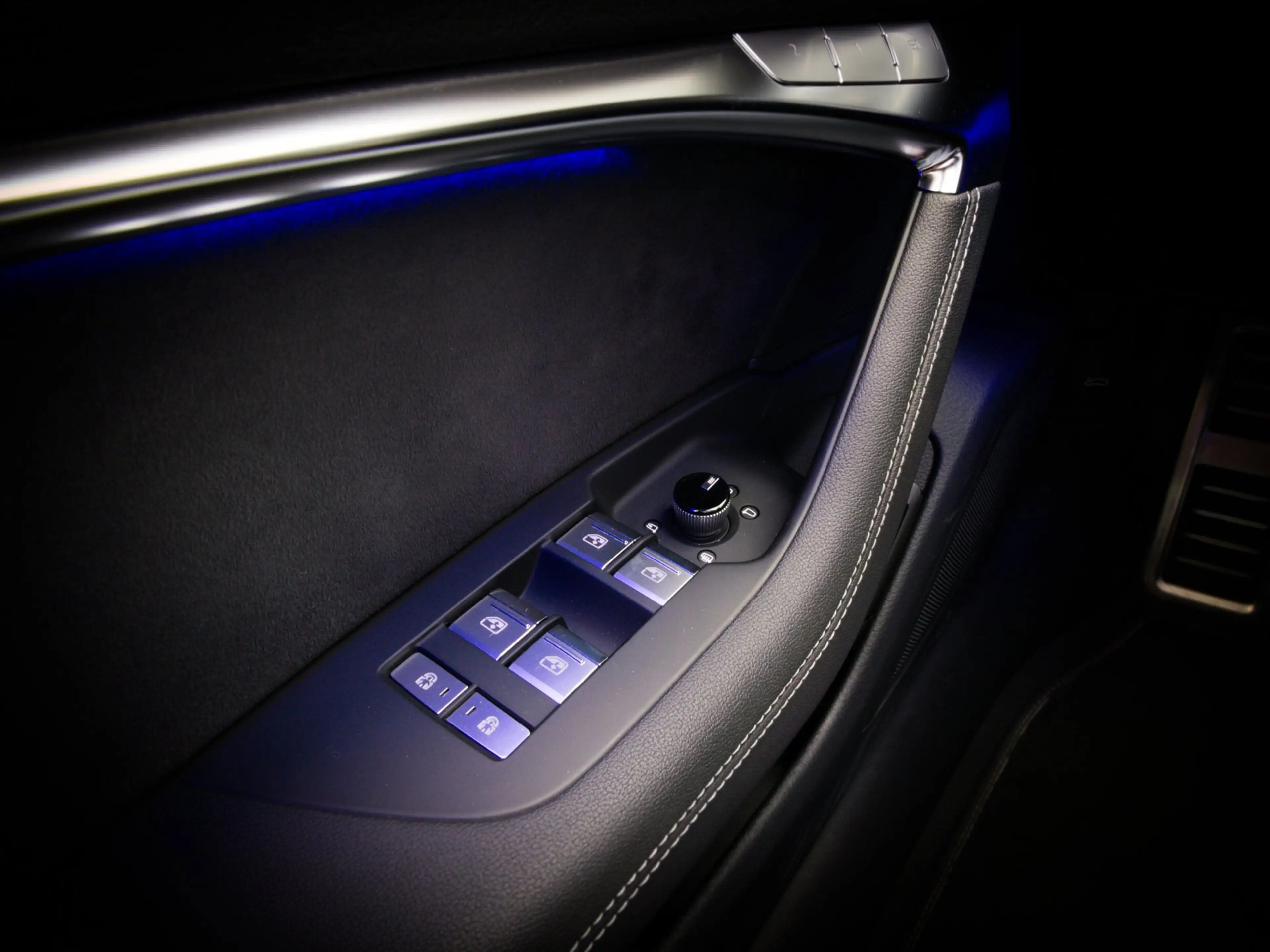 Audi A6 Avant 55 TFSI e quattro Competition S-Line Edition — photo 39