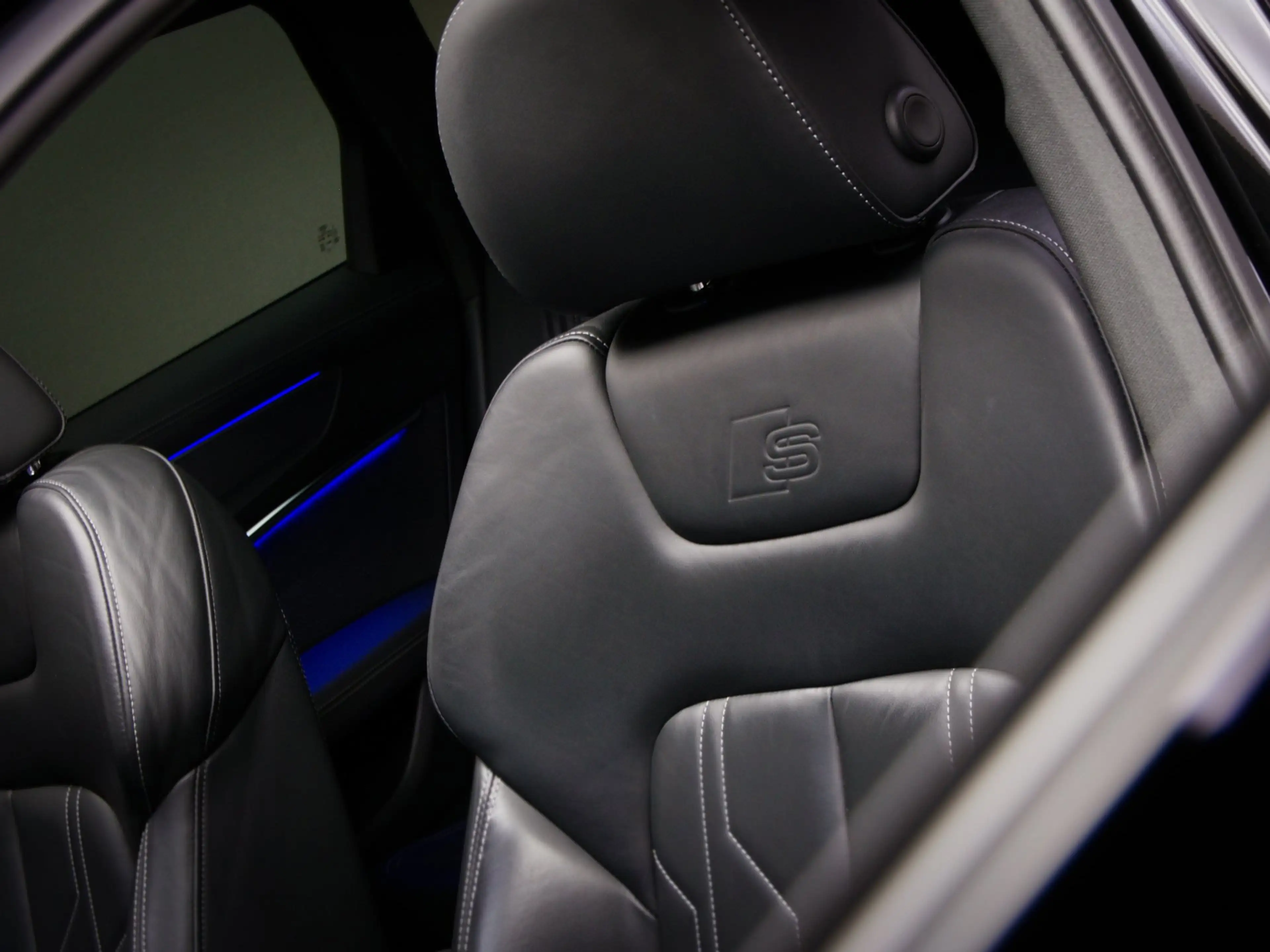 Audi A6 Avant 55 TFSI e quattro Competition S-Line Edition — photo 23