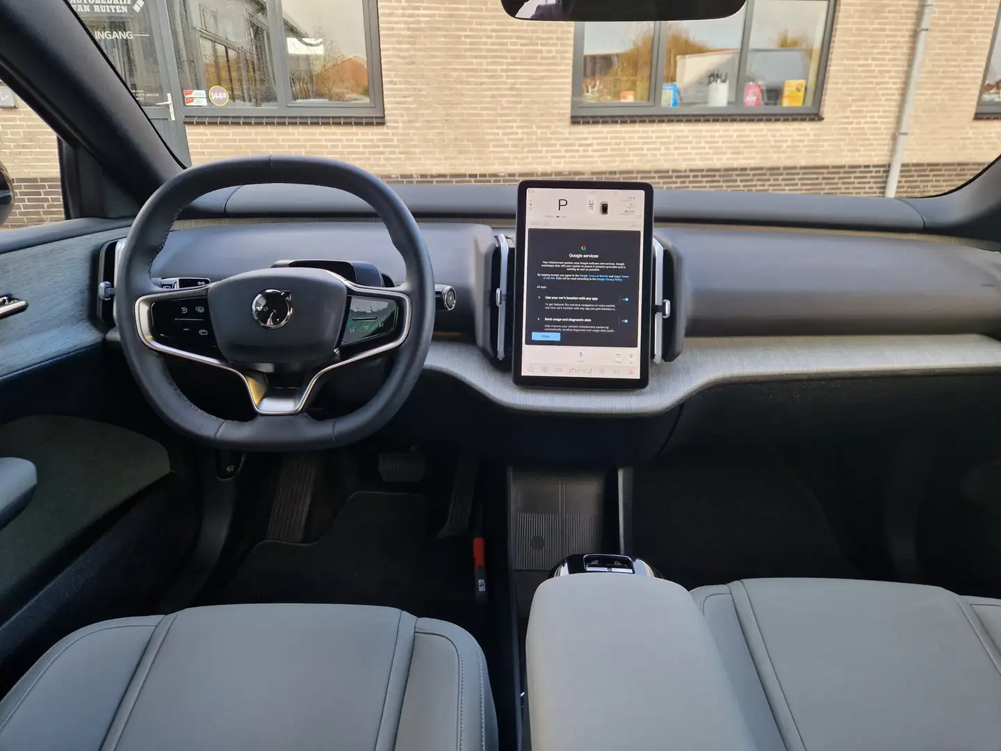 Volvo EX30 Single Motor Extended Range Plus 69 kWh NL AUTO | Grijs - 2