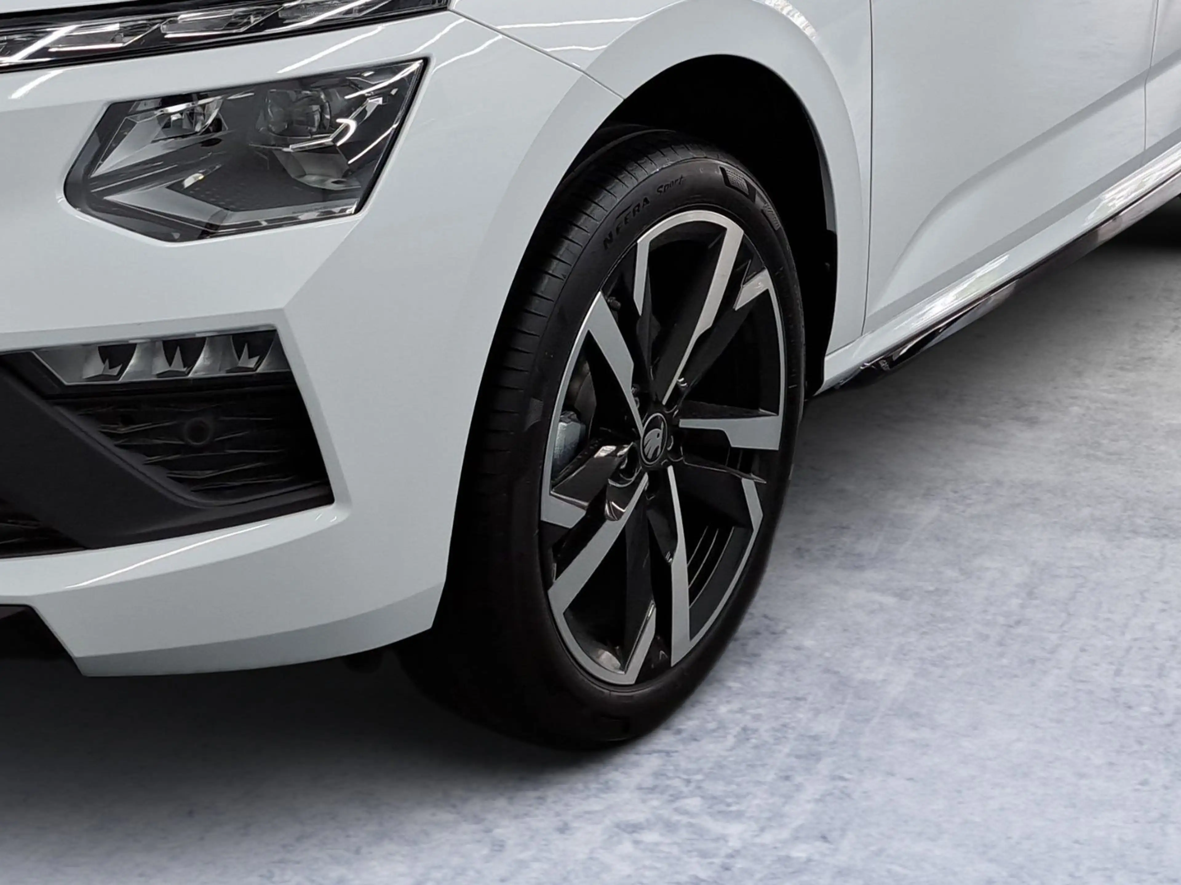 Skoda Kamiq 1.5 TSI DSG Monte Carlo MATRIX AHK RFK PAN — photo 6