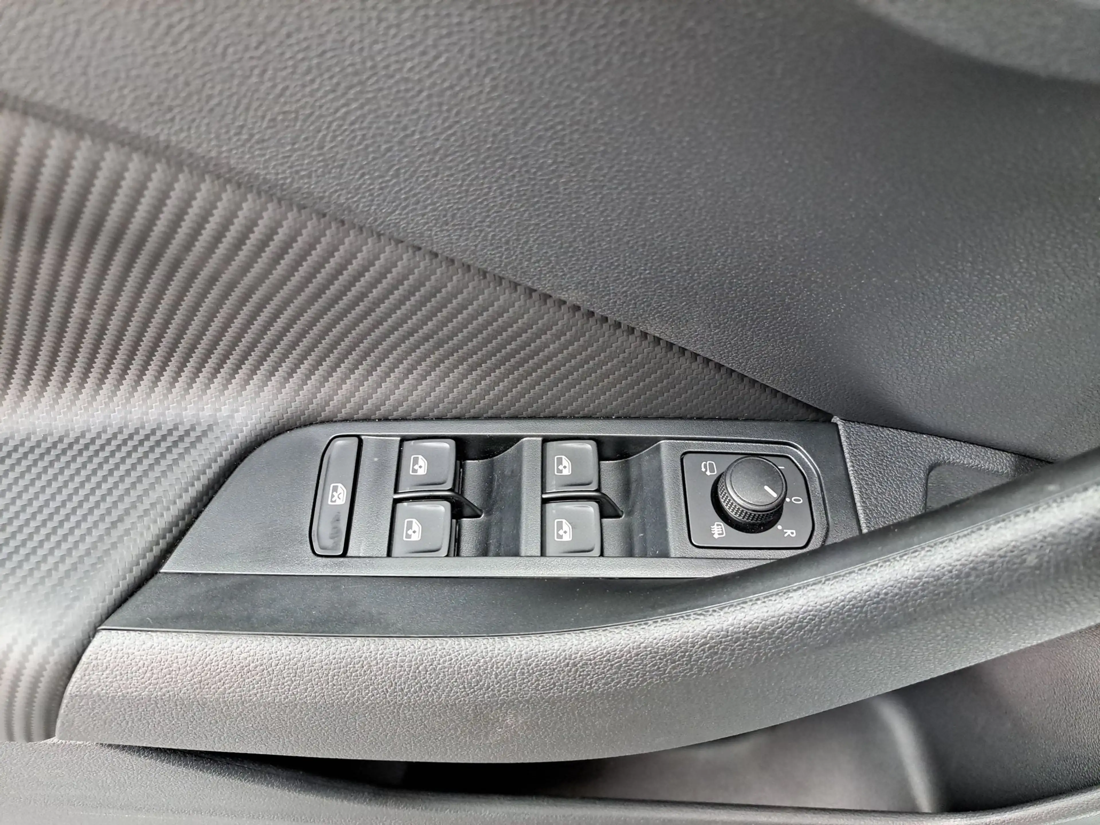 Skoda Kamiq 1.5 TSI DSG Monte Carlo MATRIX AHK RFK PAN — photo 10