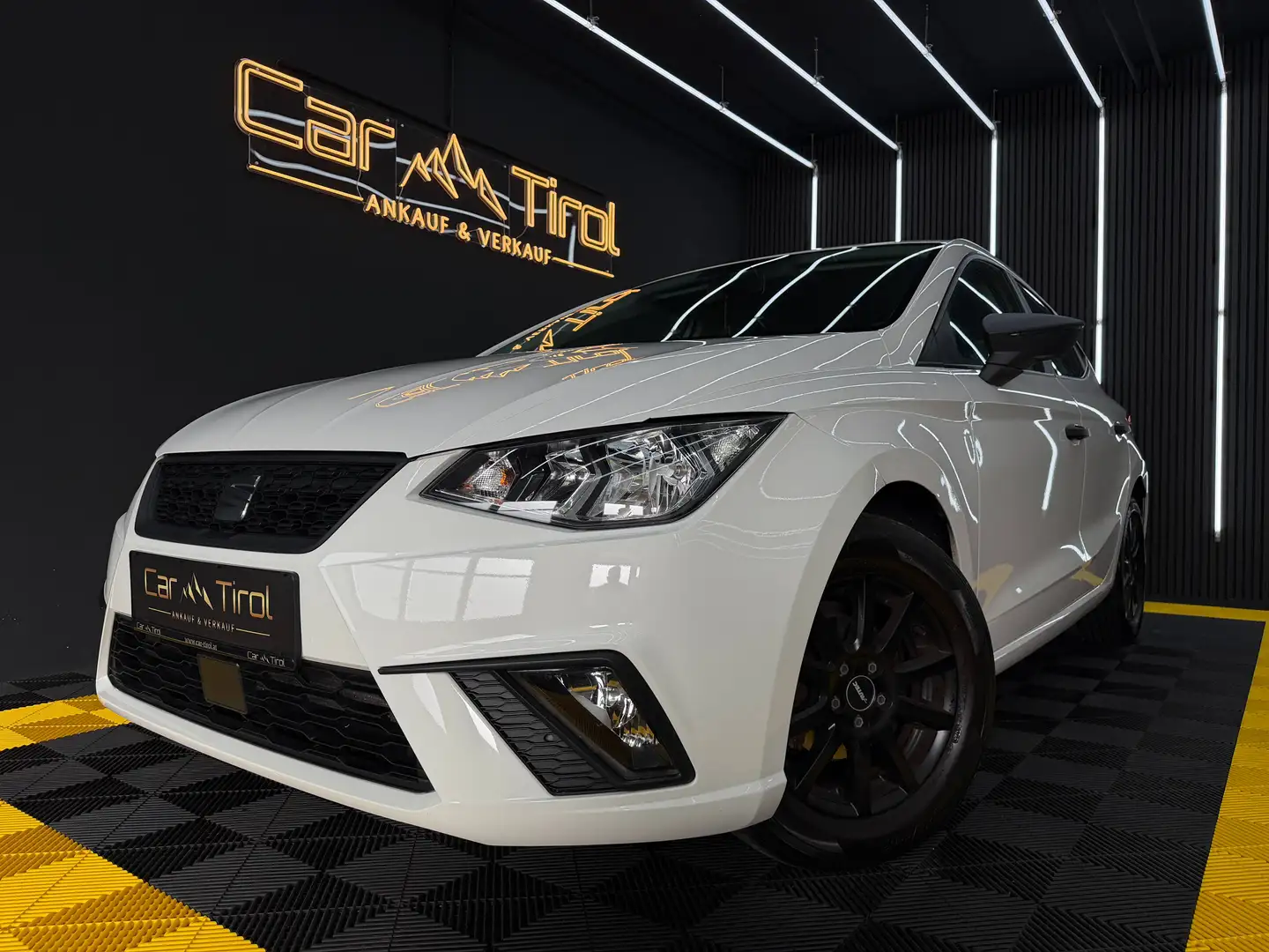 SEAT Ibiza Reference Weiß - 1