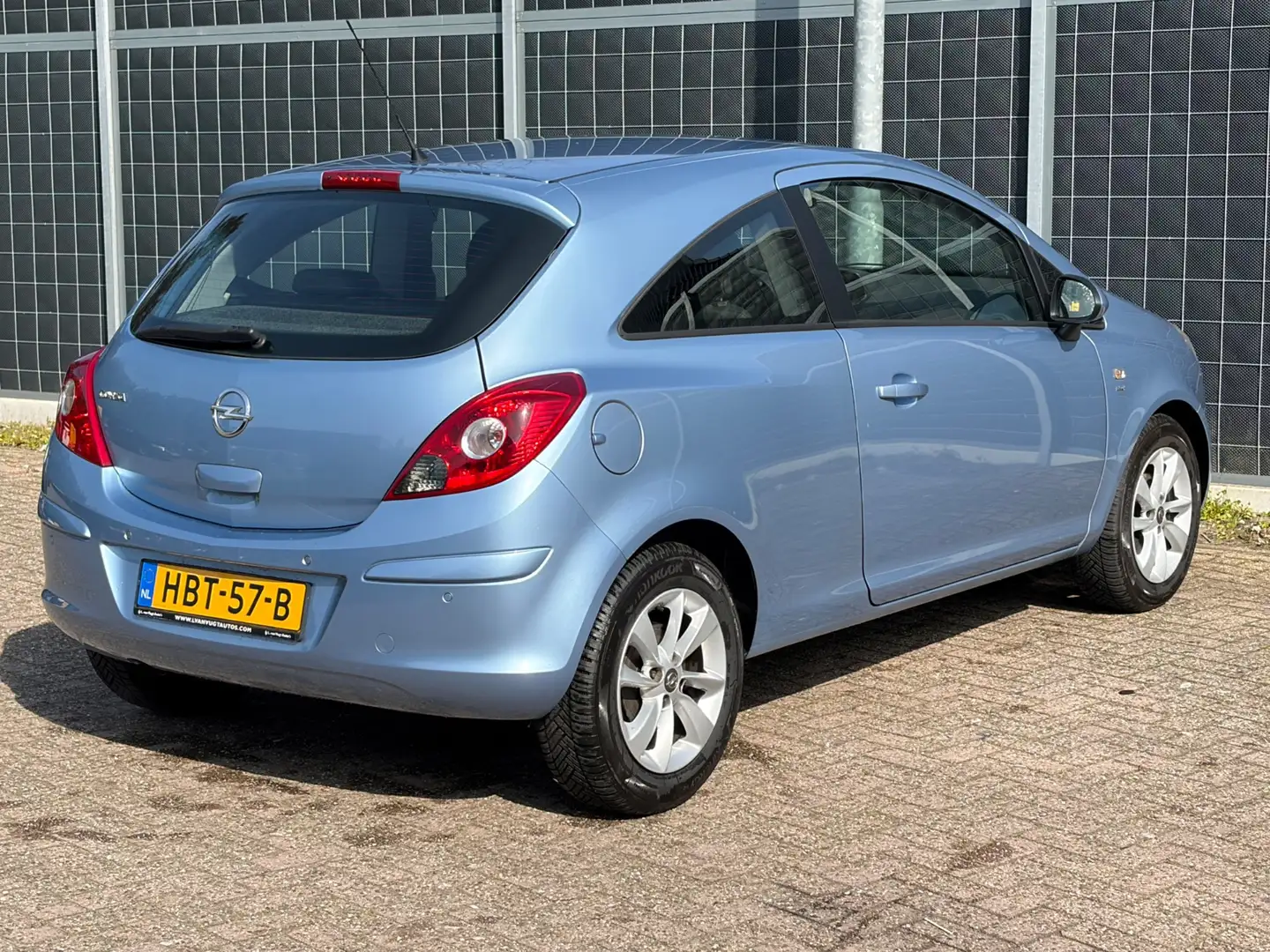 Opel Corsa 1.4-16V Blau - 2