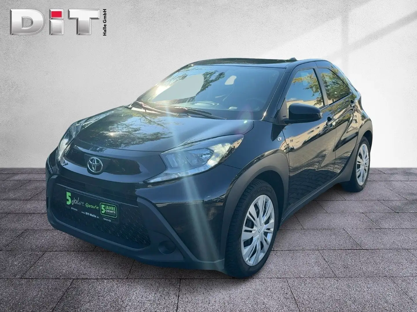 Toyota Aygo 1.0 Play Klima Kamera Sitzhzg Tempomat Schwarz - 2