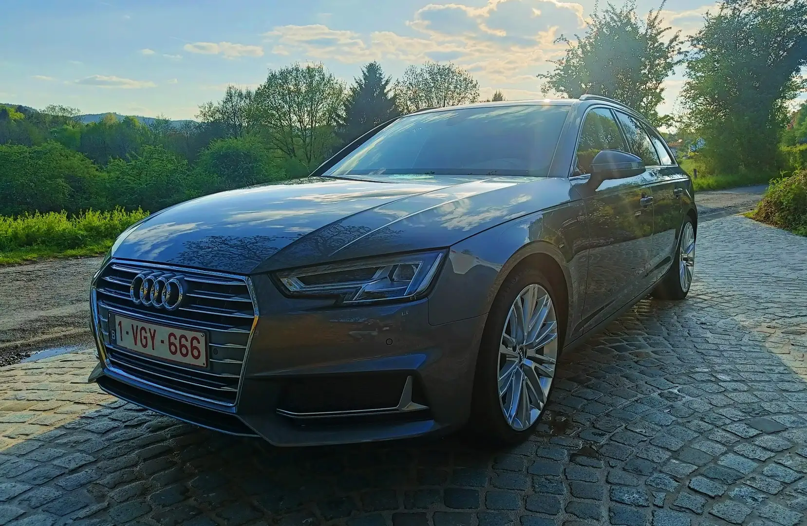Audi A4 Avant 40 TFSI S tronic S line Gris - 2