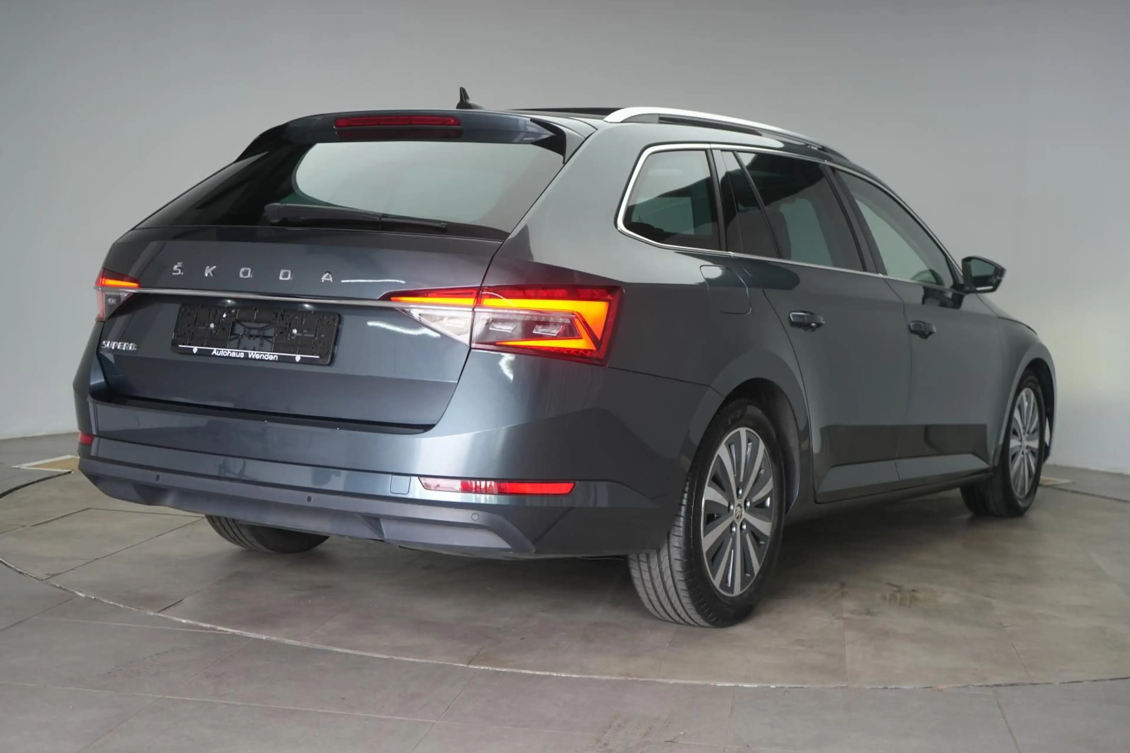 Skoda Superb 2.0 TDI DSG Premium Edition Leder/ACC/Pan — photo 4
