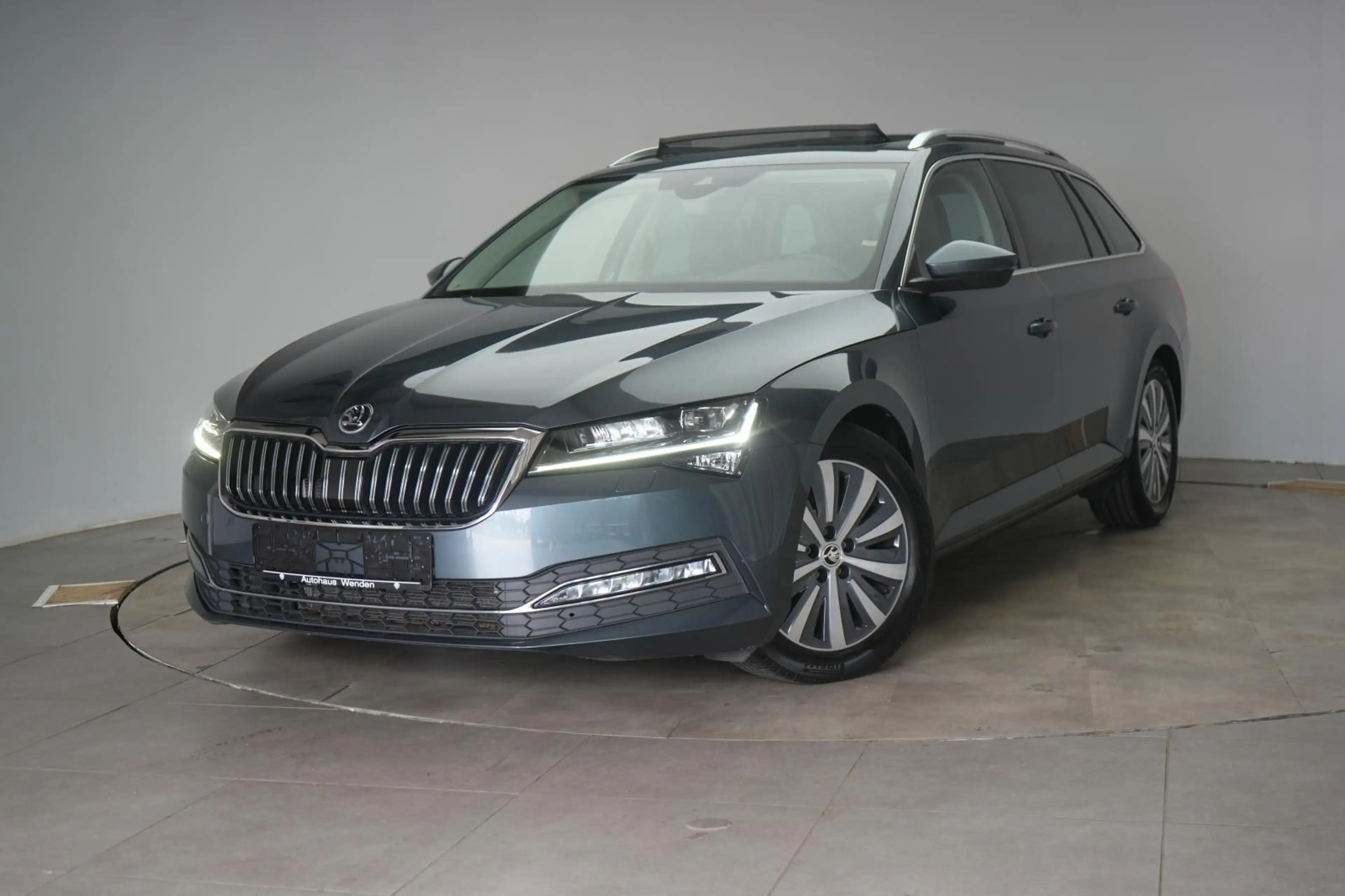 Skoda Superb 2.0 TDI DSG Premium Edition Leder/ACC/Pan — photo 3