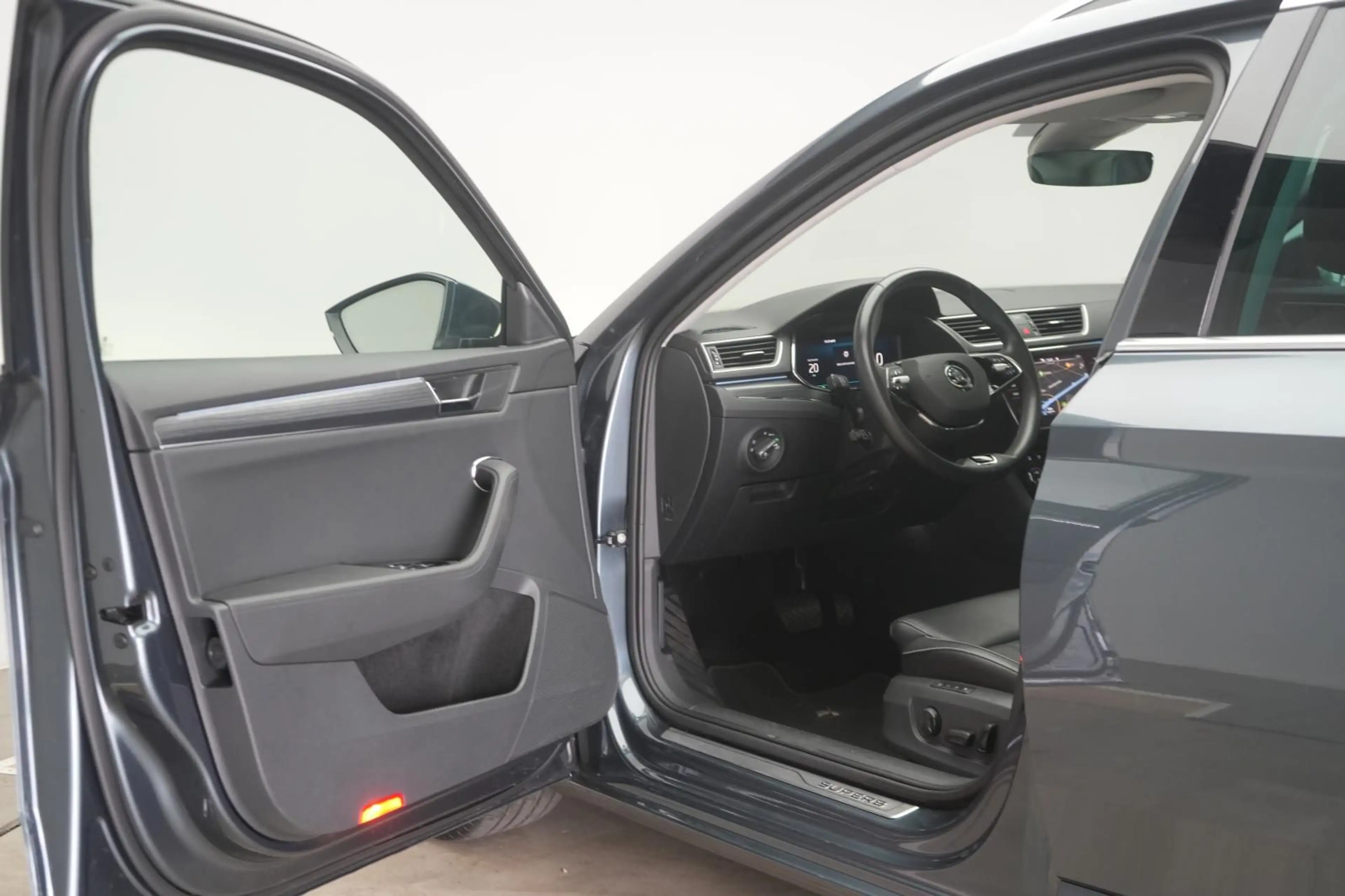 Skoda Superb 2.0 TDI DSG Premium Edition Leder/ACC/Pan — photo 11