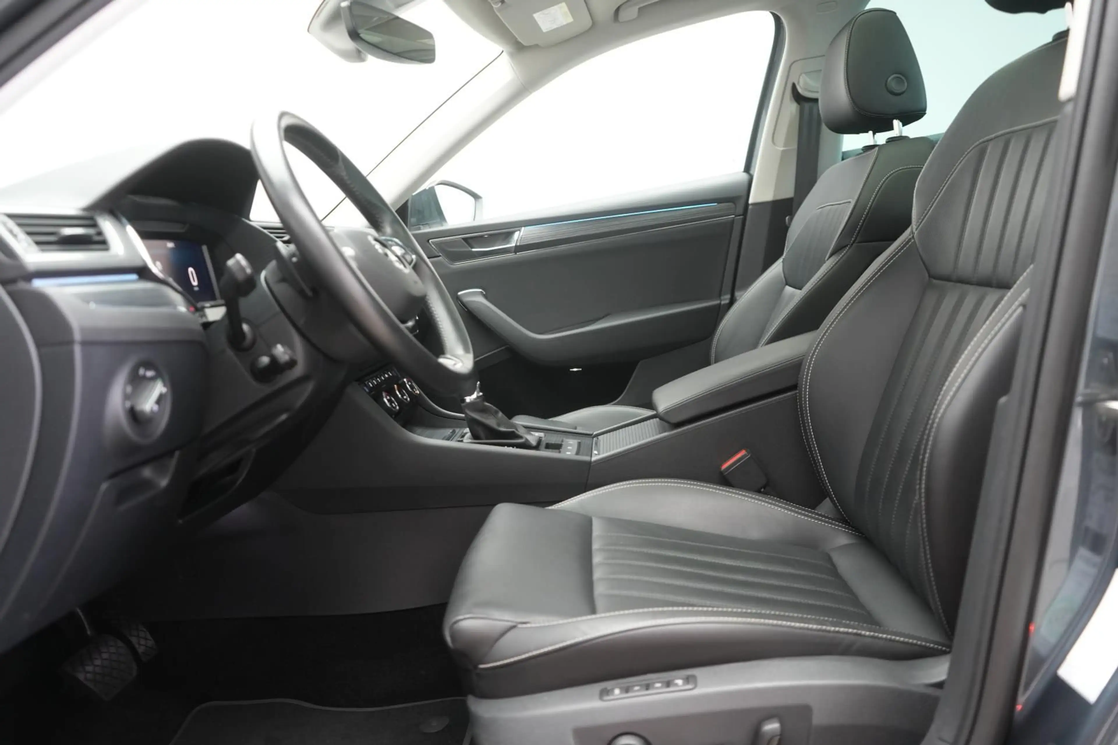 Skoda Superb 2.0 TDI DSG Premium Edition Leder/ACC/Pan — photo 9