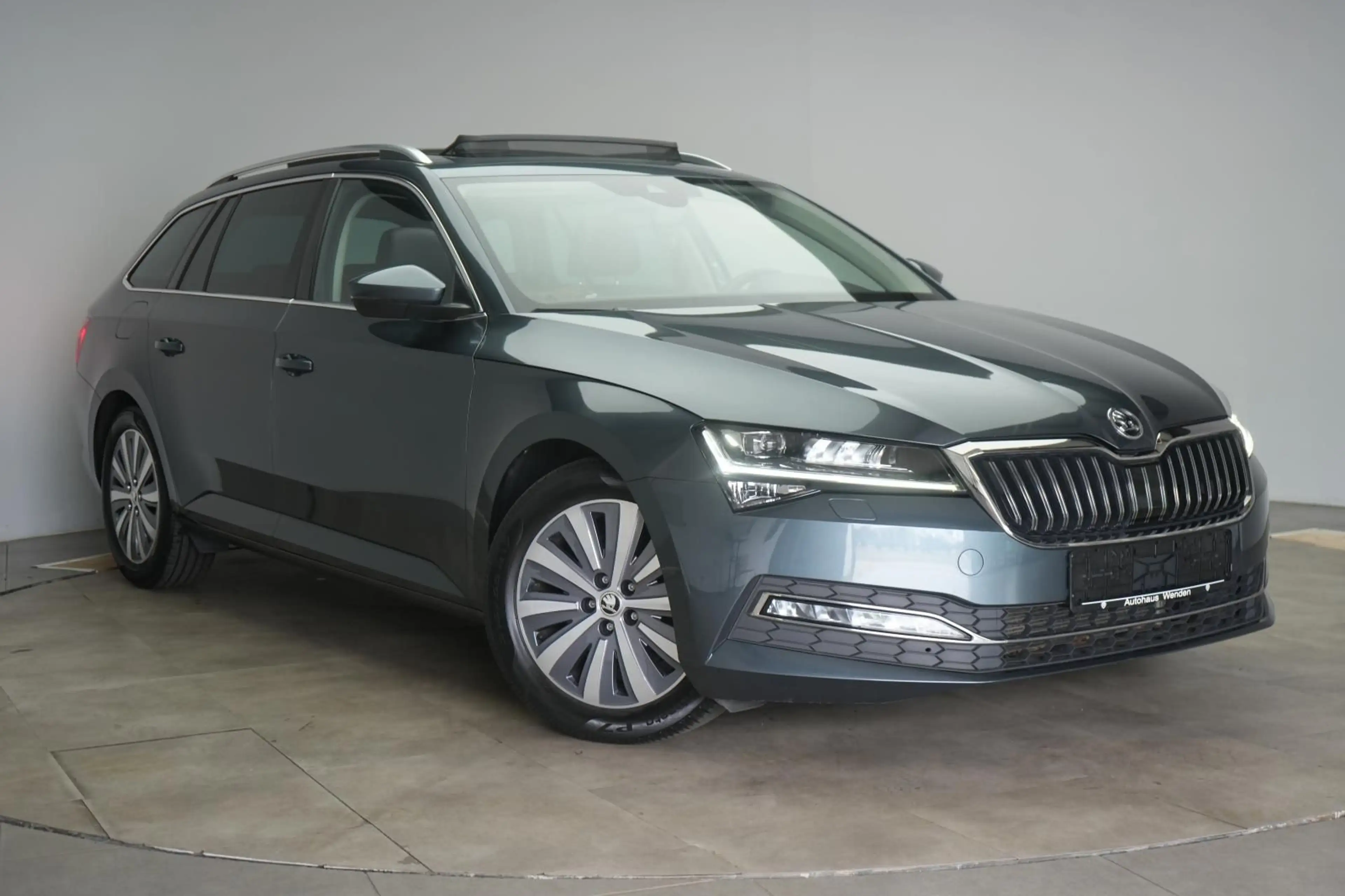 Skoda Superb 2.0 TDI DSG Premium Edition Leder/ACC/Pan