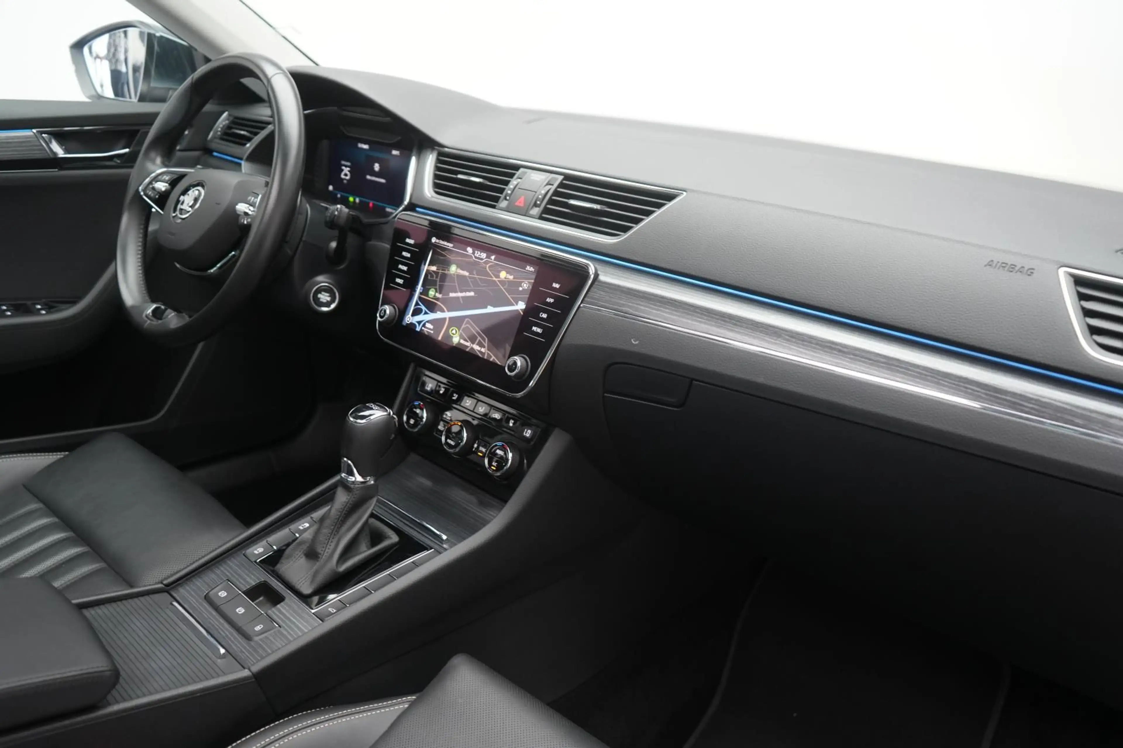 Skoda Superb 2.0 TDI DSG Premium Edition Leder/ACC/Pan — photo 7