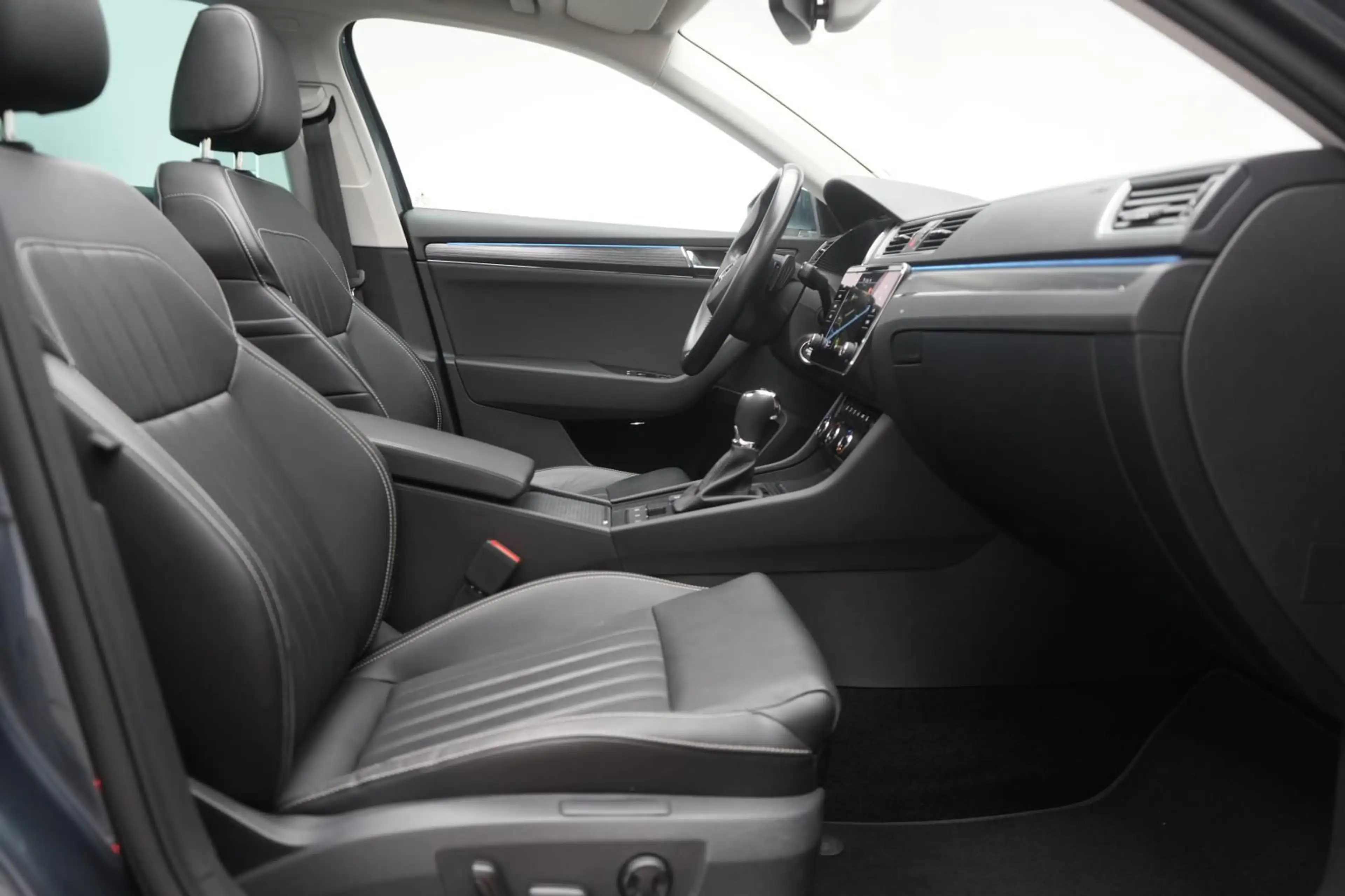 Skoda Superb 2.0 TDI DSG Premium Edition Leder/ACC/Pan — photo 6
