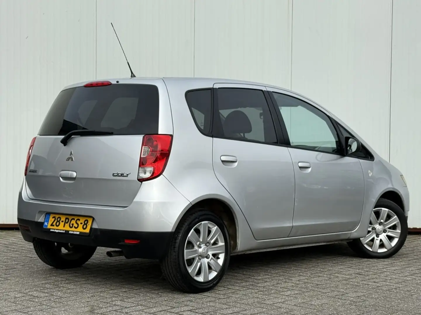 Mitsubishi Colt 1.3 Edition Two Gris - 2