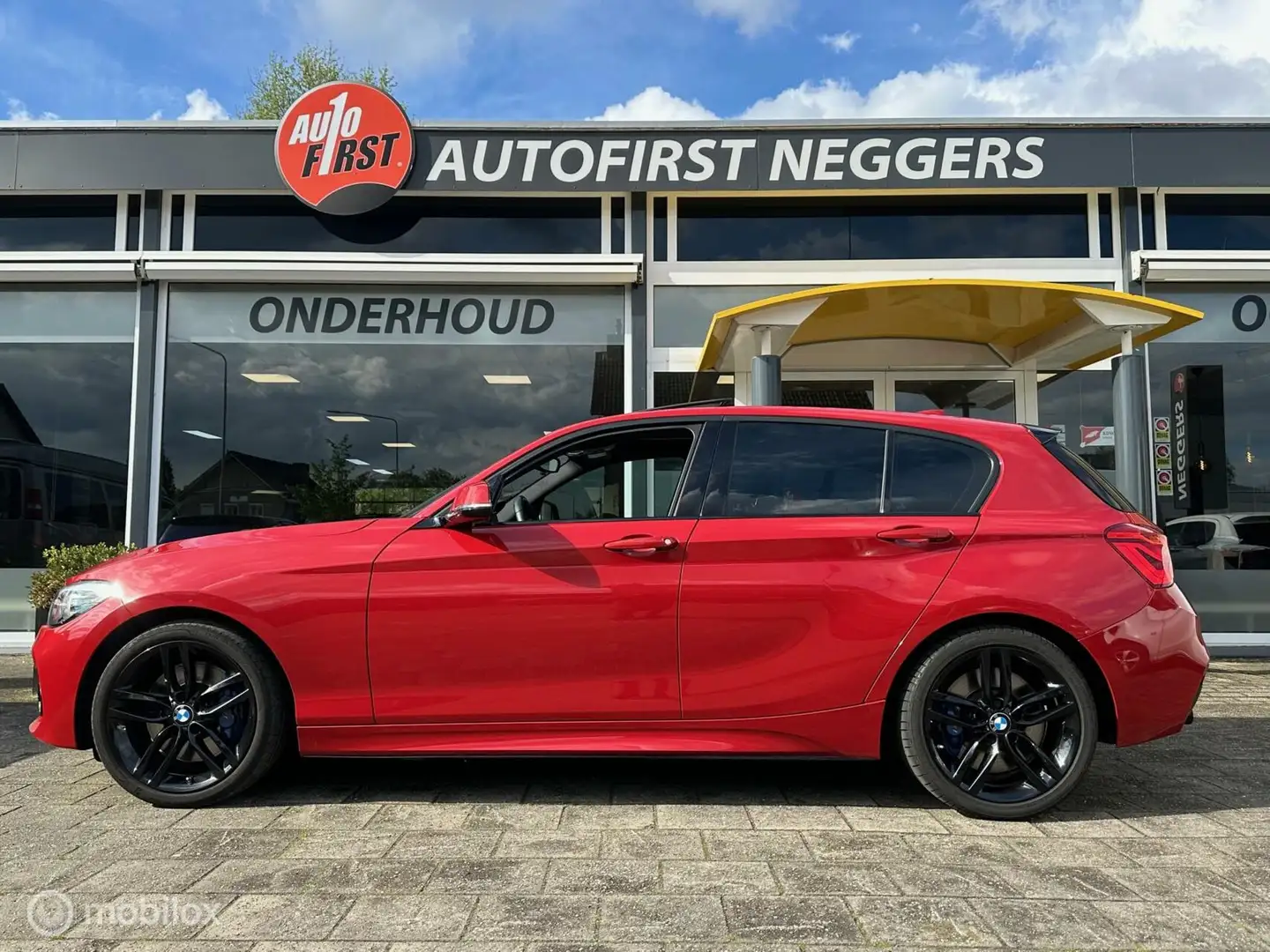 BMW 120 1-serie 120i High Executive * M-Sport * Pano * 240 Rouge - 2