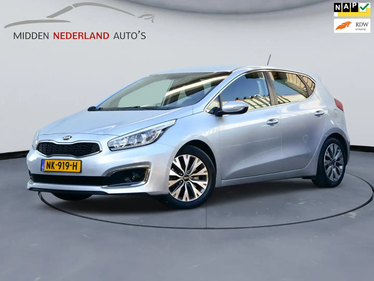 Kia Ceed / cee'd 1.6 GDI DynamicLine * BLUETOOTH * CAMERA * PARKEER Gris - 1