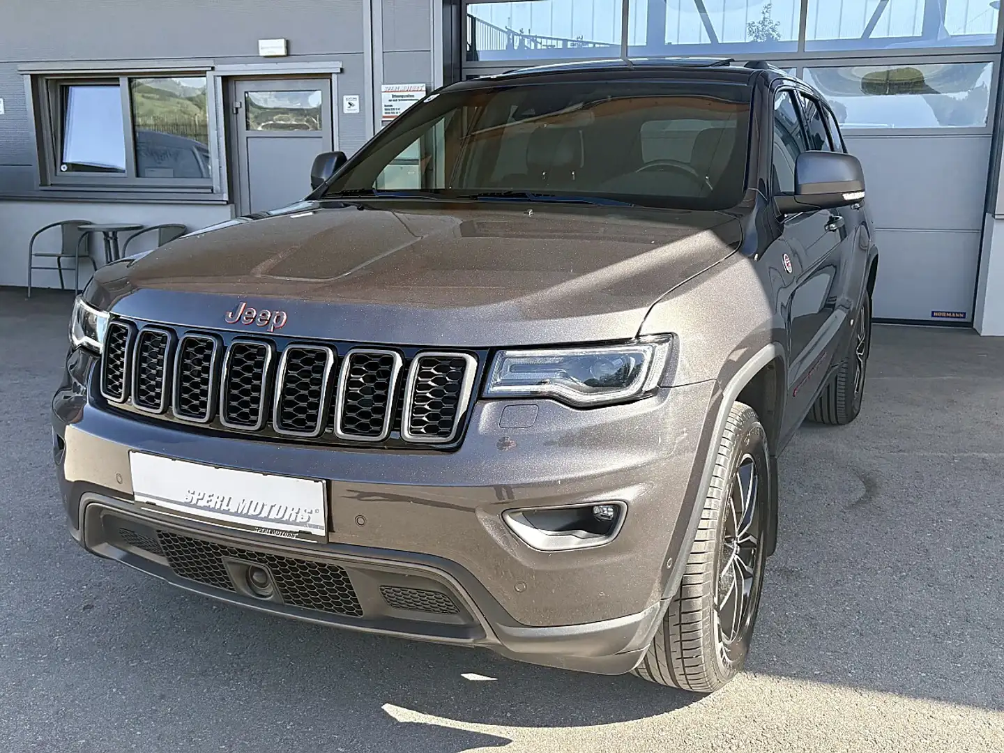 Jeep Grand Cherokee 3,0 V6 CRD Trailhawk Grau - 2