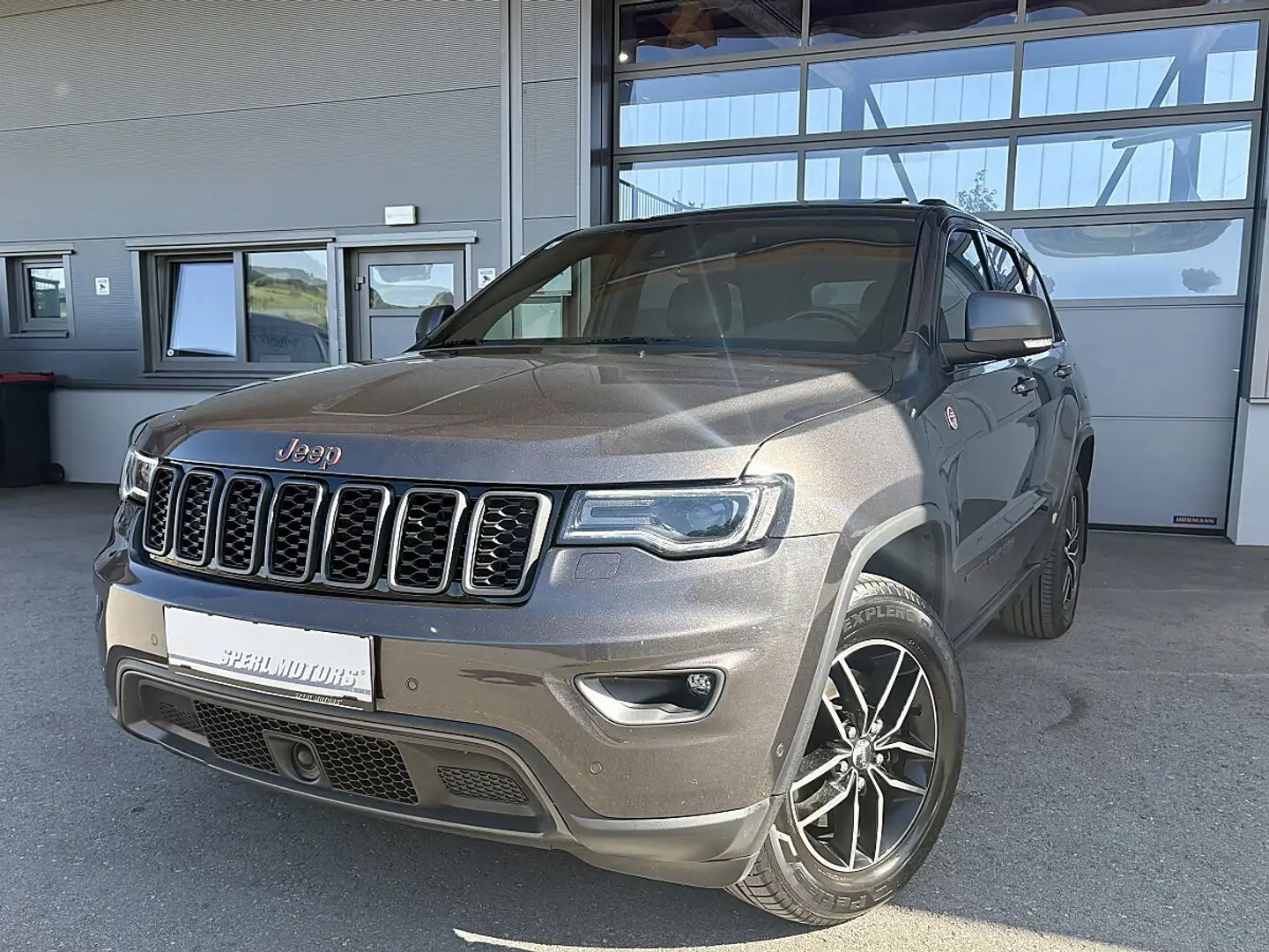 Jeep Grand Cherokee 3,0 V6 CRD Trailhawk Grau - 1
