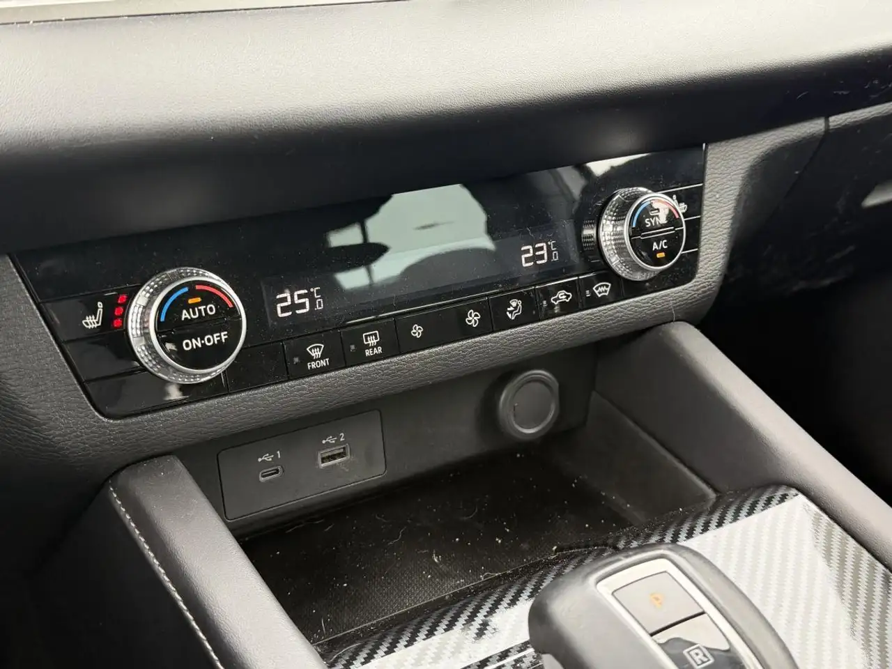 Mitsubishi Outlander photo Mitsubishi Outlander