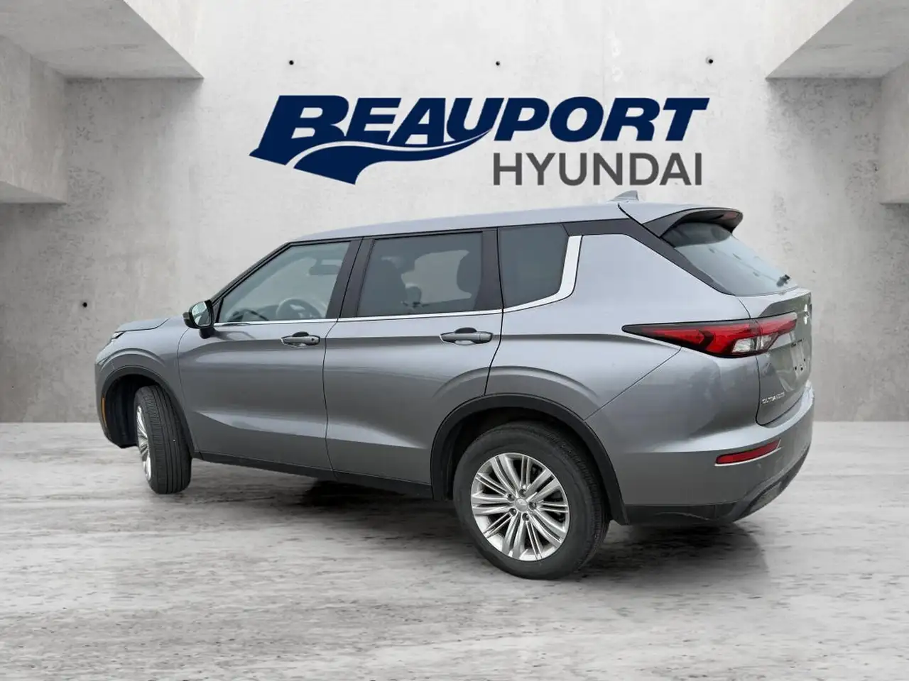 Mitsubishi Outlander photo Mitsubishi Outlander