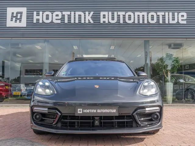Porsche Panamera view 8