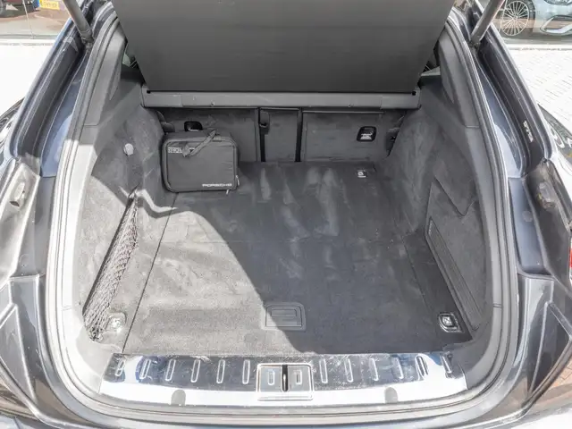 Porsche Panamera view 26