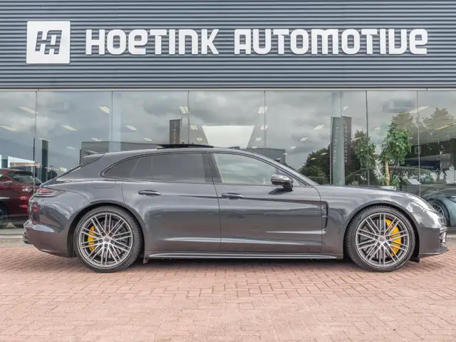 Porsche Panamera view 12
