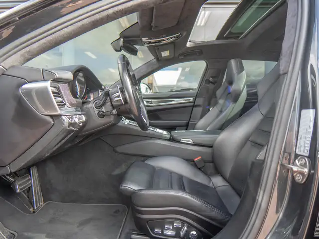 Porsche Panamera view 21