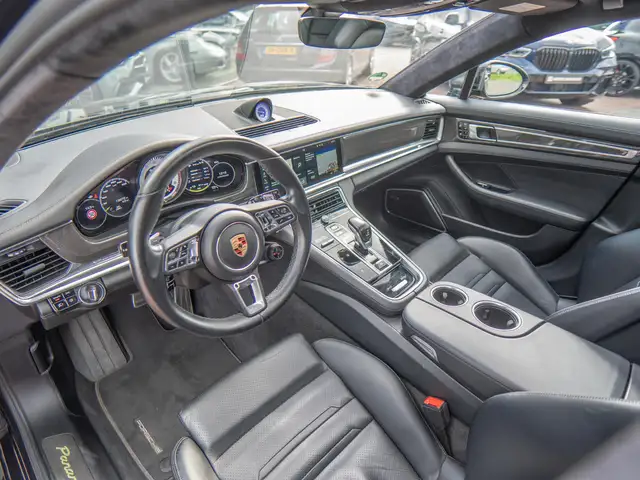 Porsche Panamera view 13