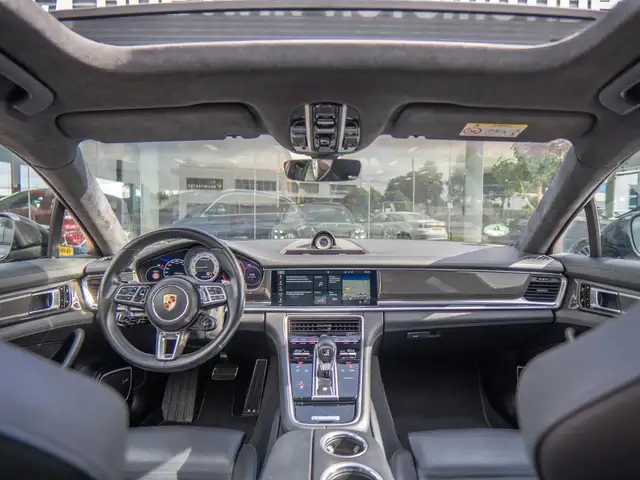 Porsche Panamera view 4