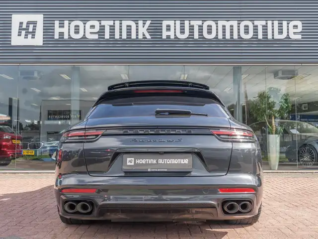 Porsche Panamera view 11
