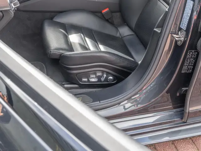 Porsche Panamera view 16