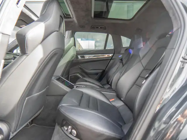 Porsche Panamera view 22