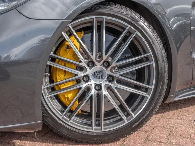 Porsche Panamera view 20