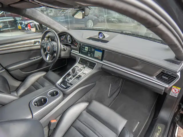 Porsche Panamera view 6