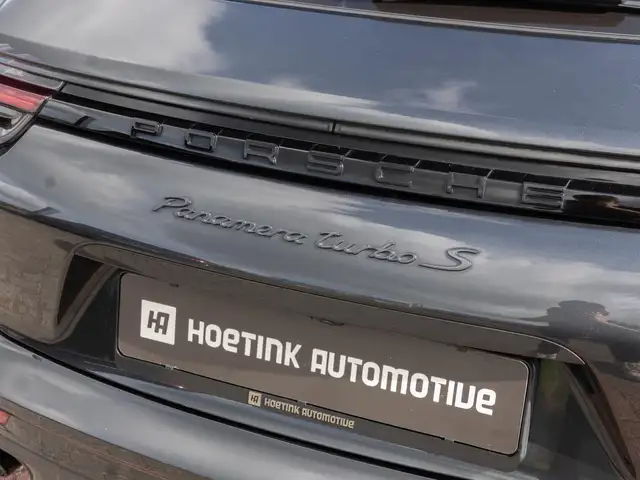 Porsche Panamera view 25