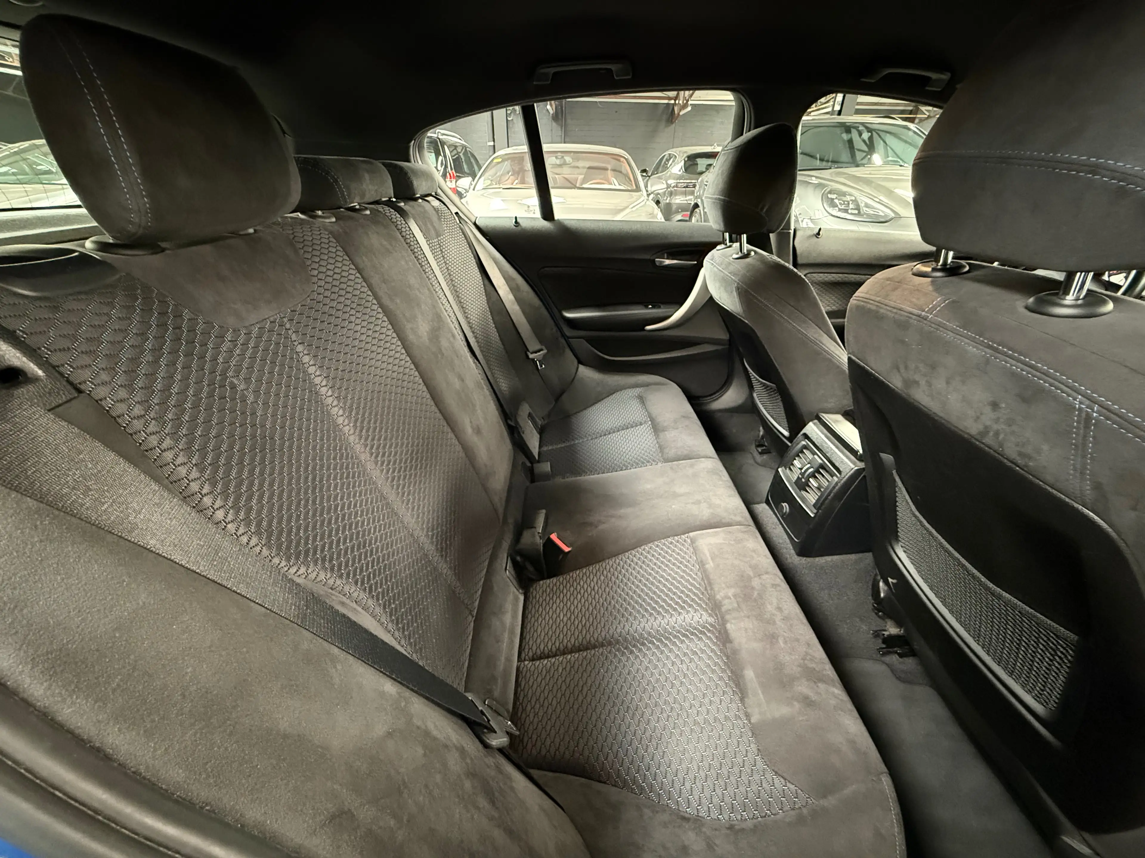 BMW 118 i * PACK M * ALCANTARA * LED * GPS * RADAR AR * ATTELAGE — photo 15