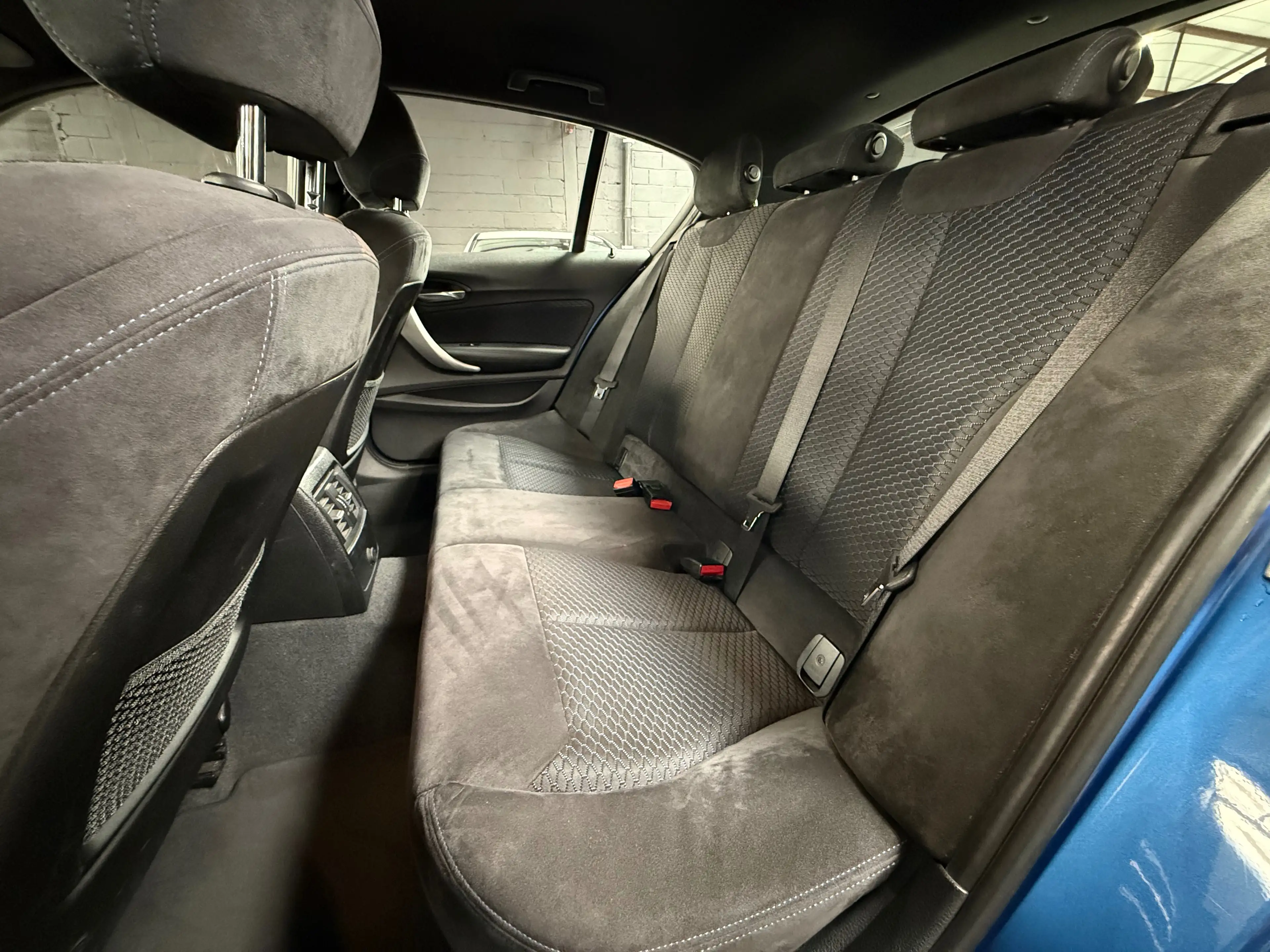 BMW 118 i * PACK M * ALCANTARA * LED * GPS * RADAR AR * ATTELAGE — photo 10