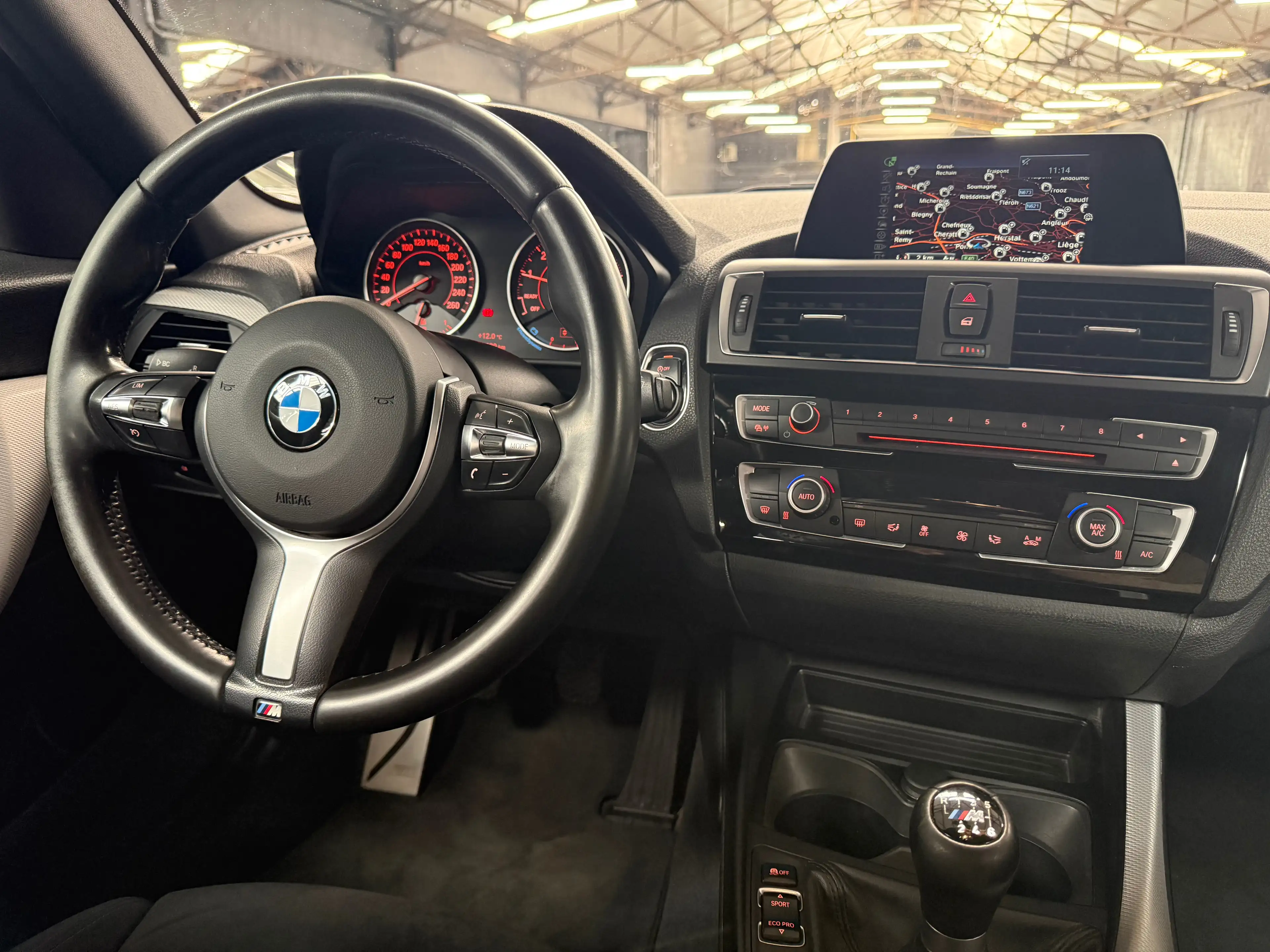 BMW 118 i * PACK M * ALCANTARA * LED * GPS * RADAR AR * ATTELAGE — photo 12