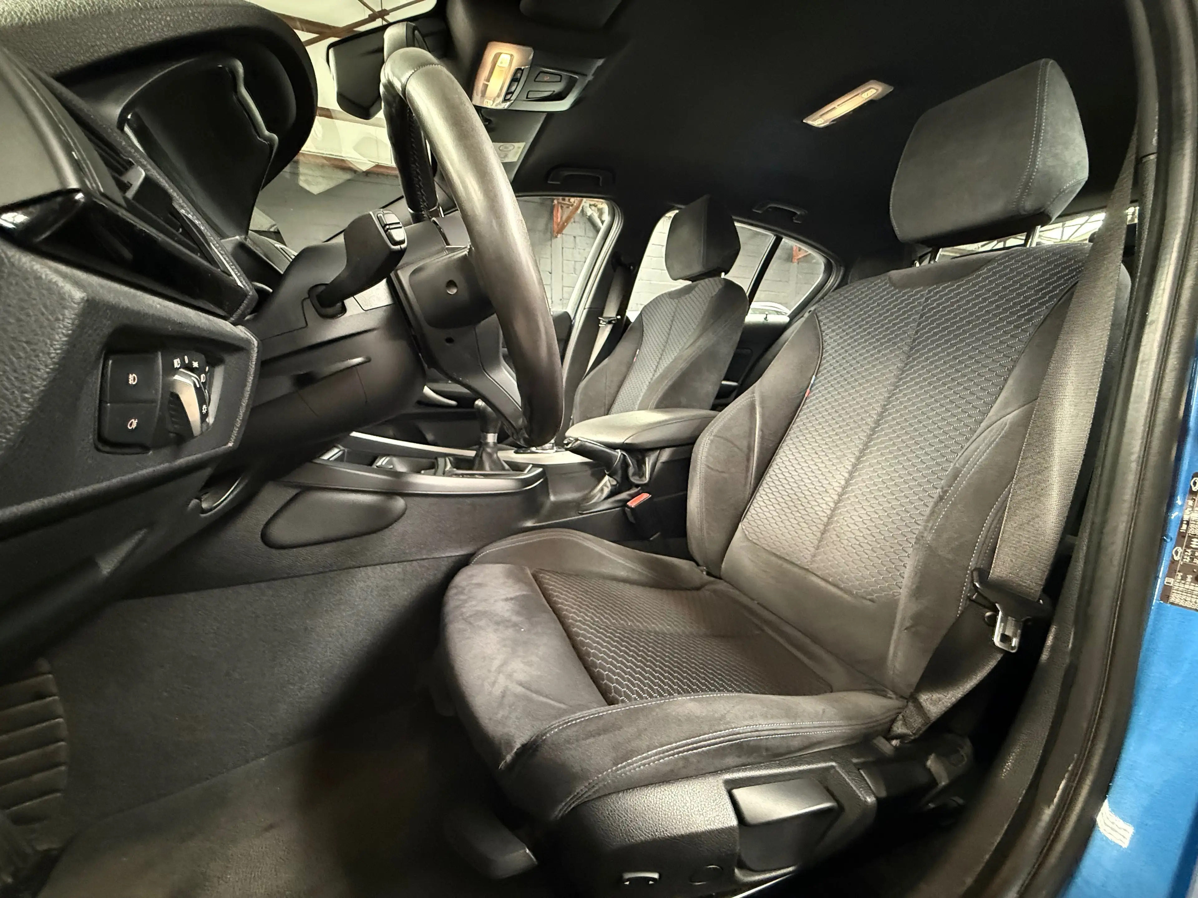 BMW 118 i * PACK M * ALCANTARA * LED * GPS * RADAR AR * ATTELAGE — photo 9