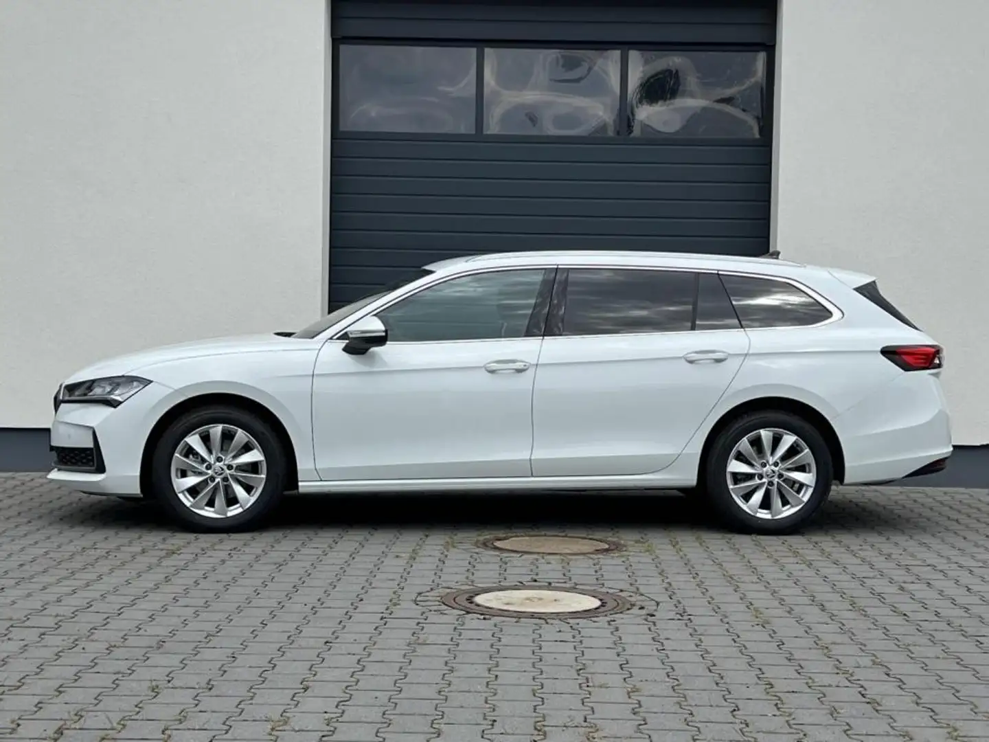 Skoda Superb Combi Selection 1,5 TSI mHEV DSG 110KW Navi 110... - 1