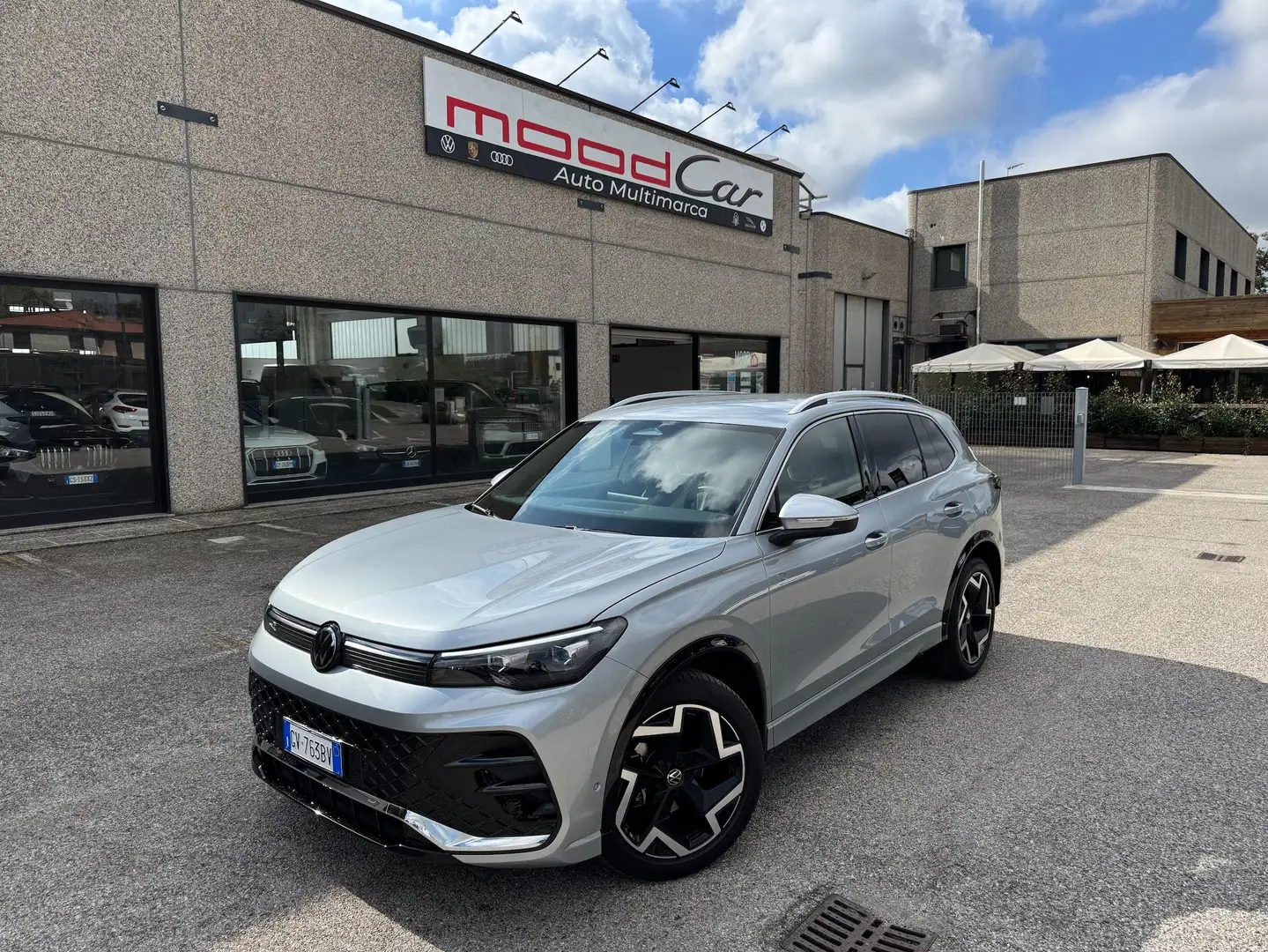 Volkswagen Tiguan 1.5 etsi R-Line 150cv dsg FULL OPTIONAL Argento - 1
