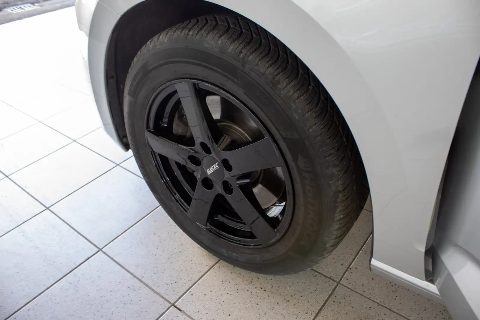 Volkswagen Touran 1.6 TDI  #Trendline #Navi #Einparkhilfe Plateado - 2