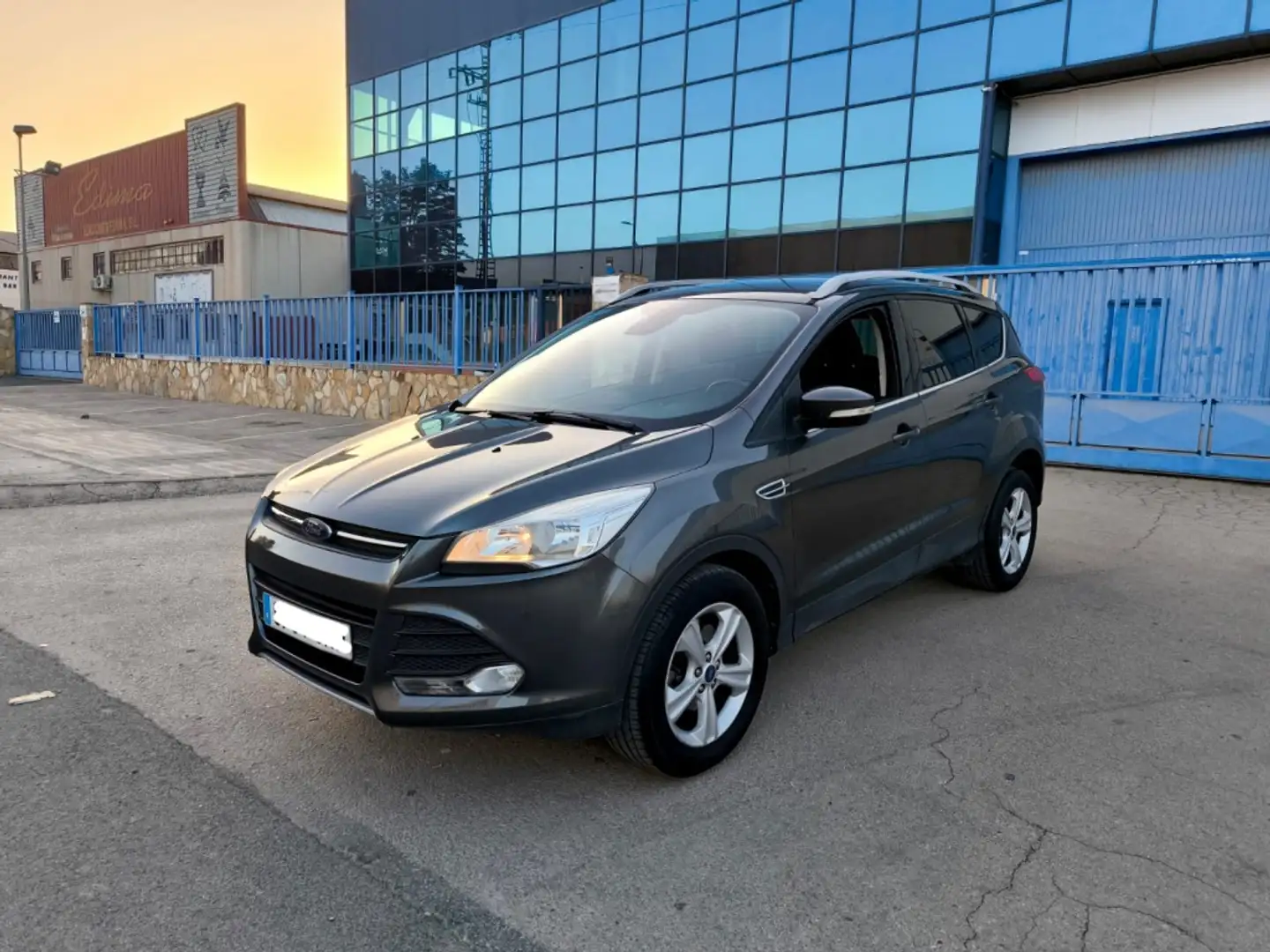 Ford Kuga 2.0TDCI Titanium 4x2 120 Gris - 2