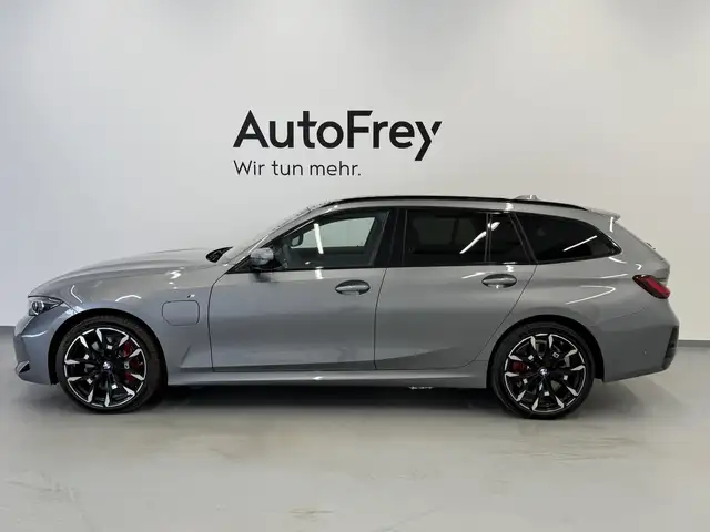 BMW 330 e xDrive Ansicht 4