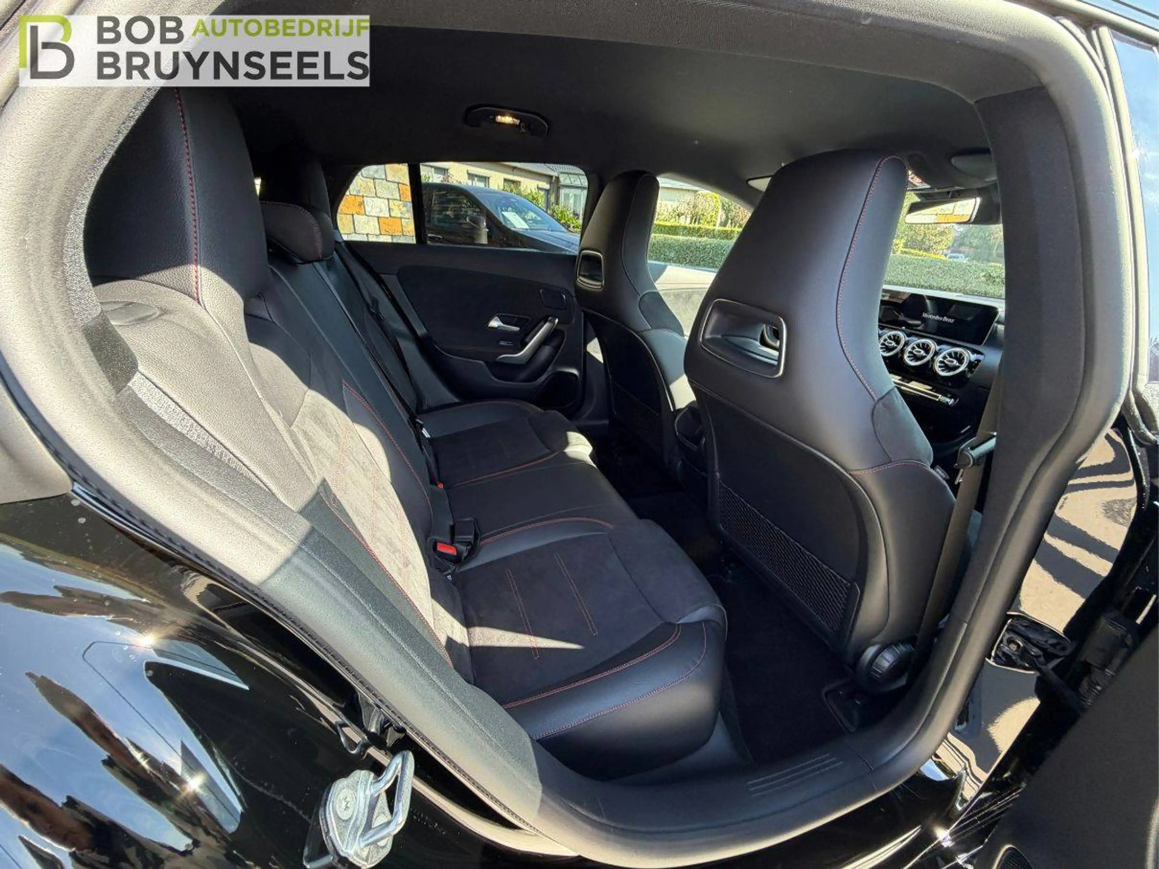 Mercedes-Benz CLA 180 | AMG line | Nightpakket | Camera | Sfeerverlichting | Sound System — photo 14