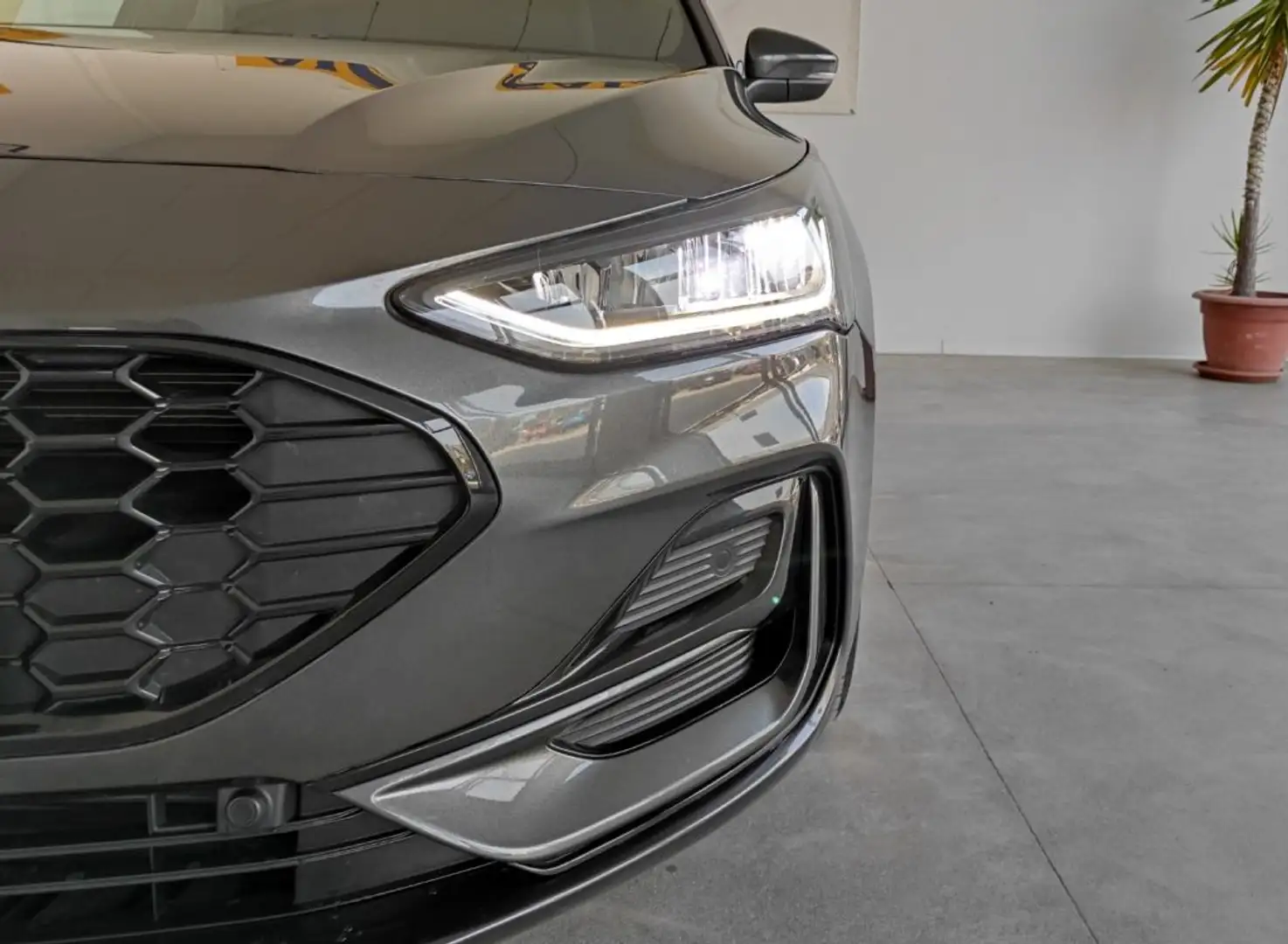 Ford Focus 1.0 Hybrid 125 CV SW ST-Line Design / NEOPATENTATI Grau - 2