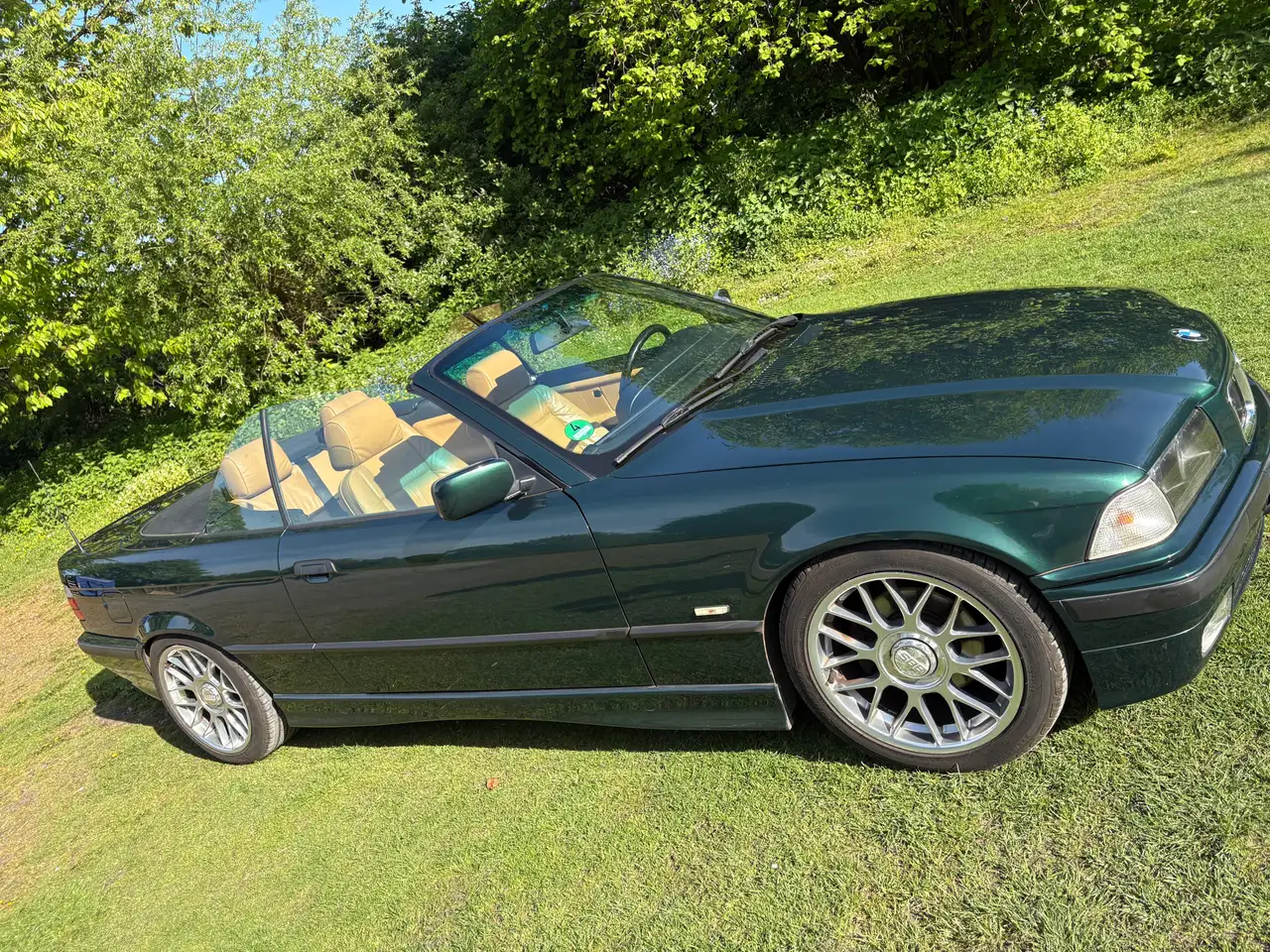 BMW 320i, foto 1