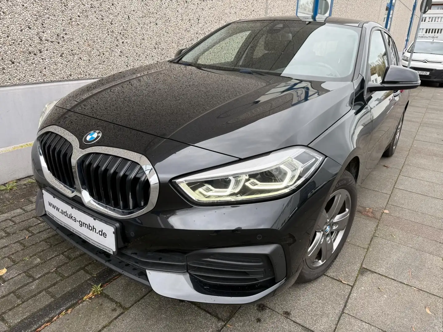 BMW 116 d Lim LED Scheinwerfer Navi PDC AHK abnehmbar Noir - 2